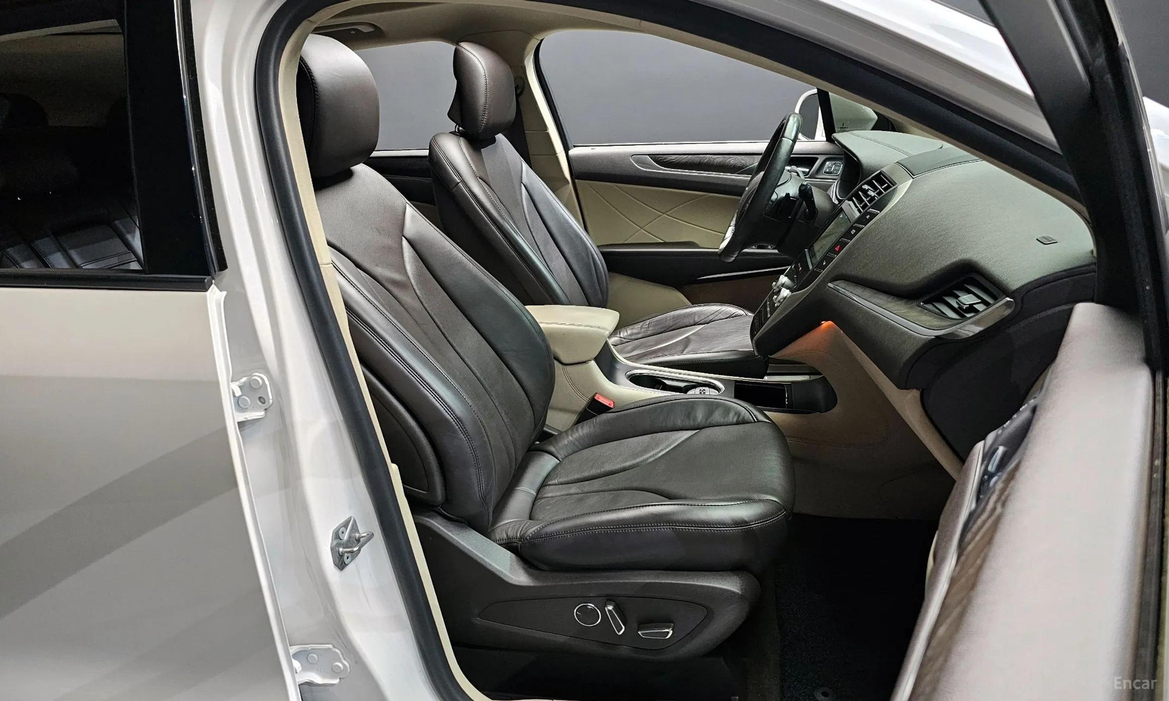 Lincoln MKC превью 10