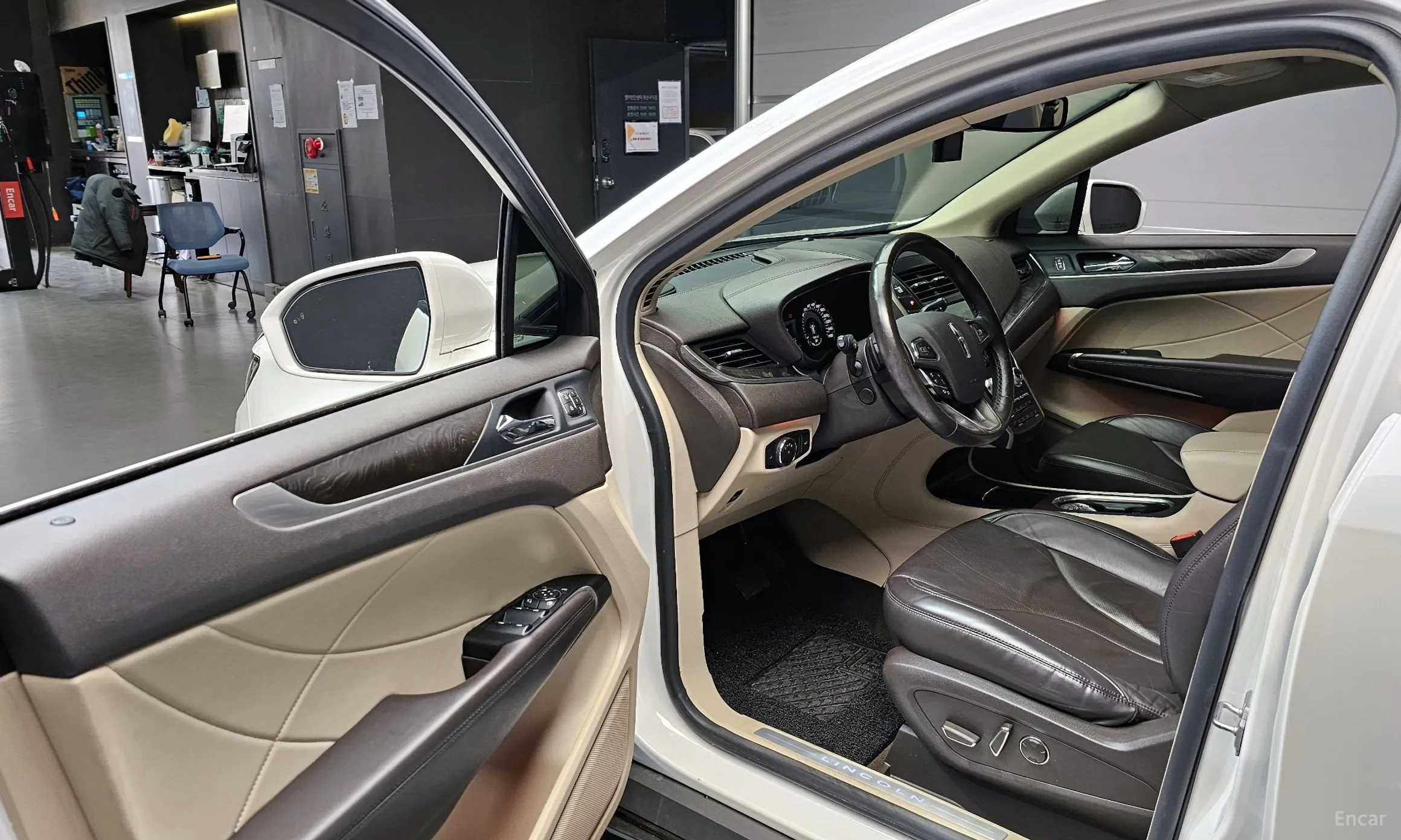 Lincoln MKC превью 11