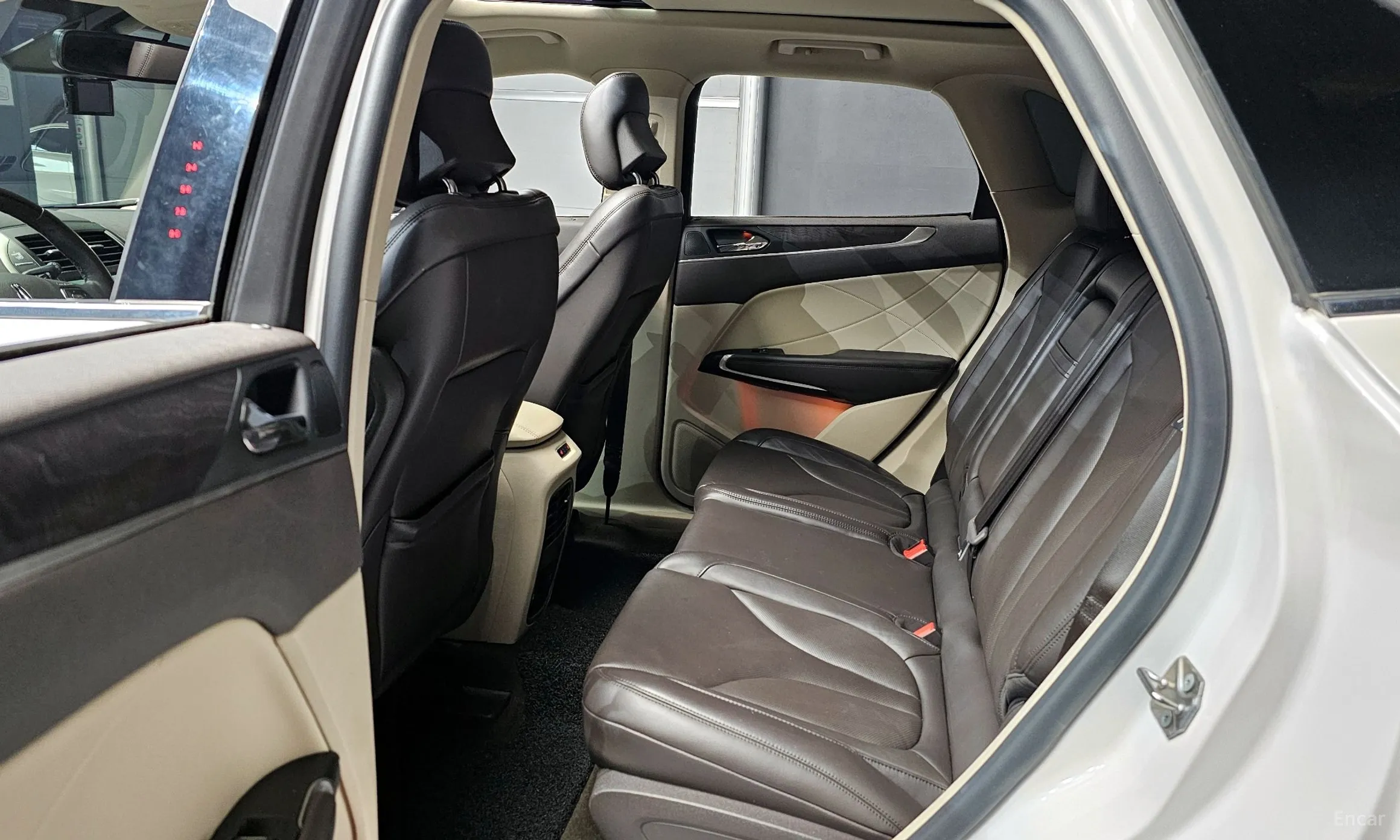 Lincoln MKC превью 13