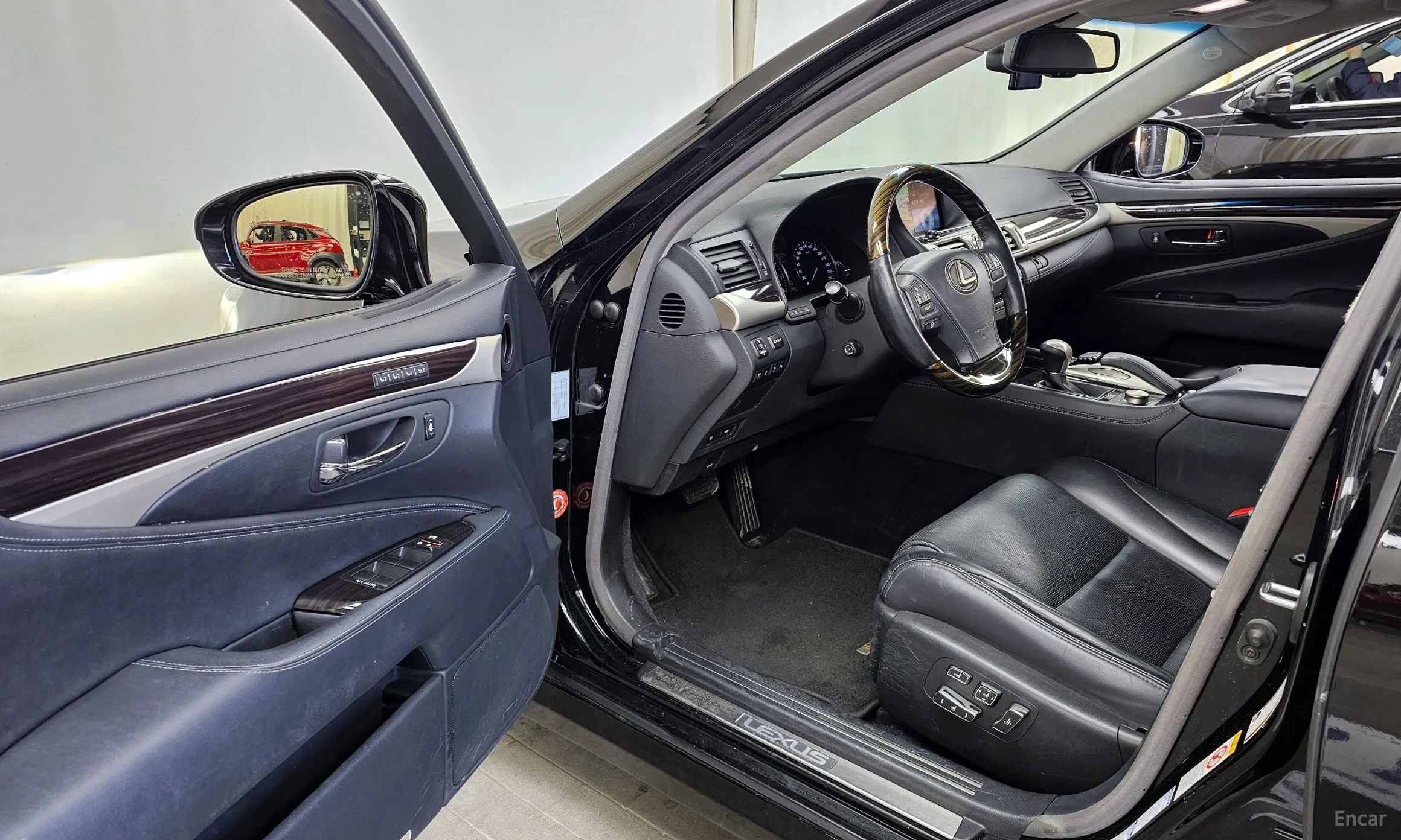 Lexus LS460 превью 10