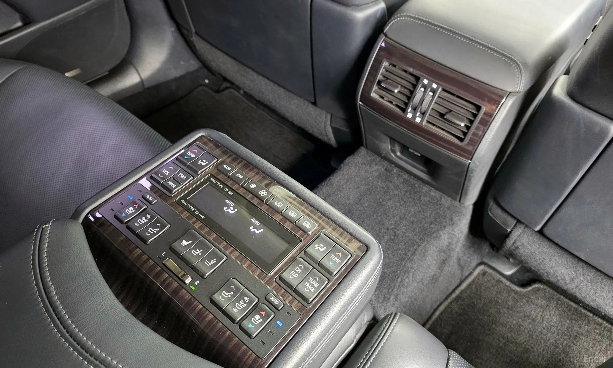 Lexus LS460 превью 18