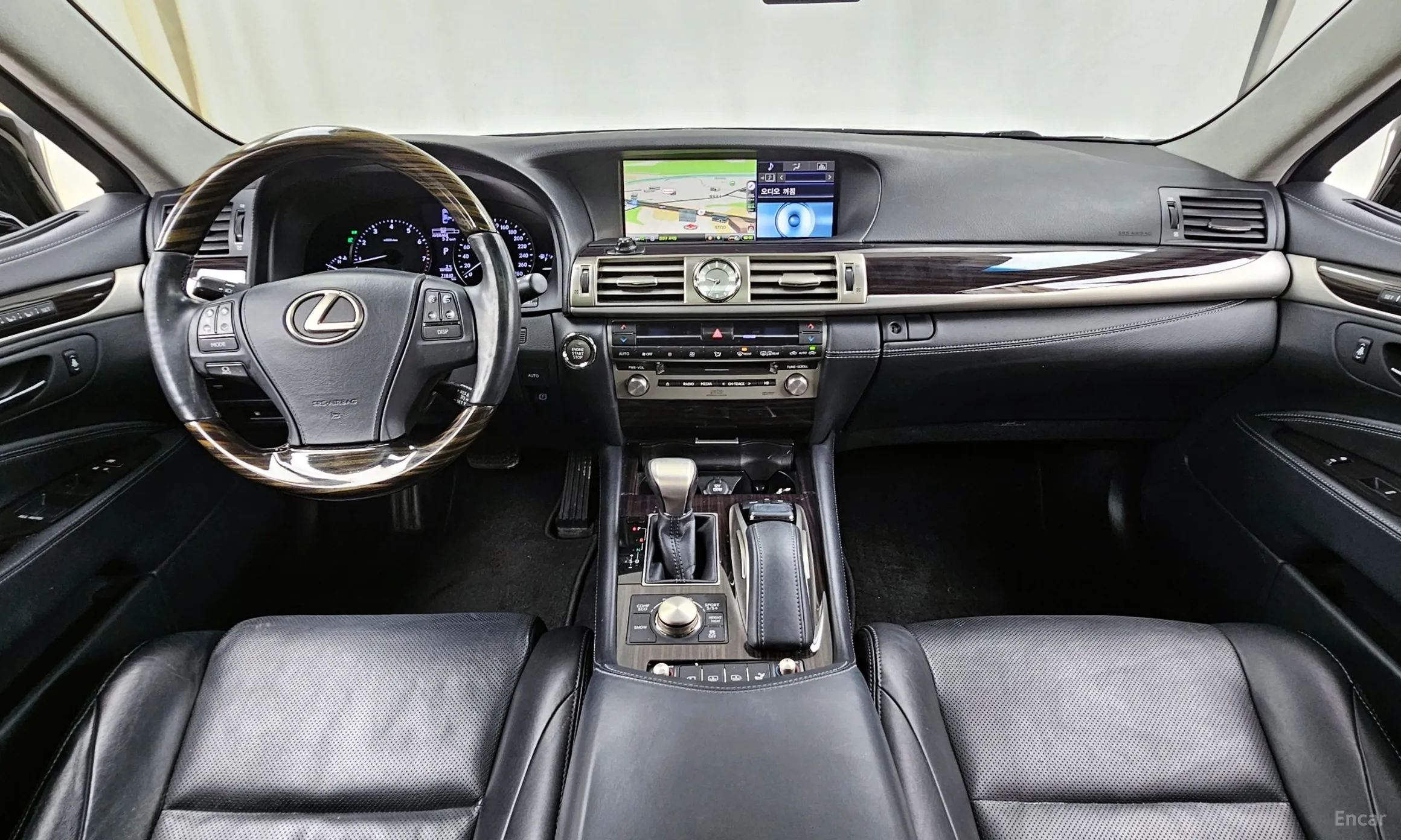 Lexus LS460 превью 7
