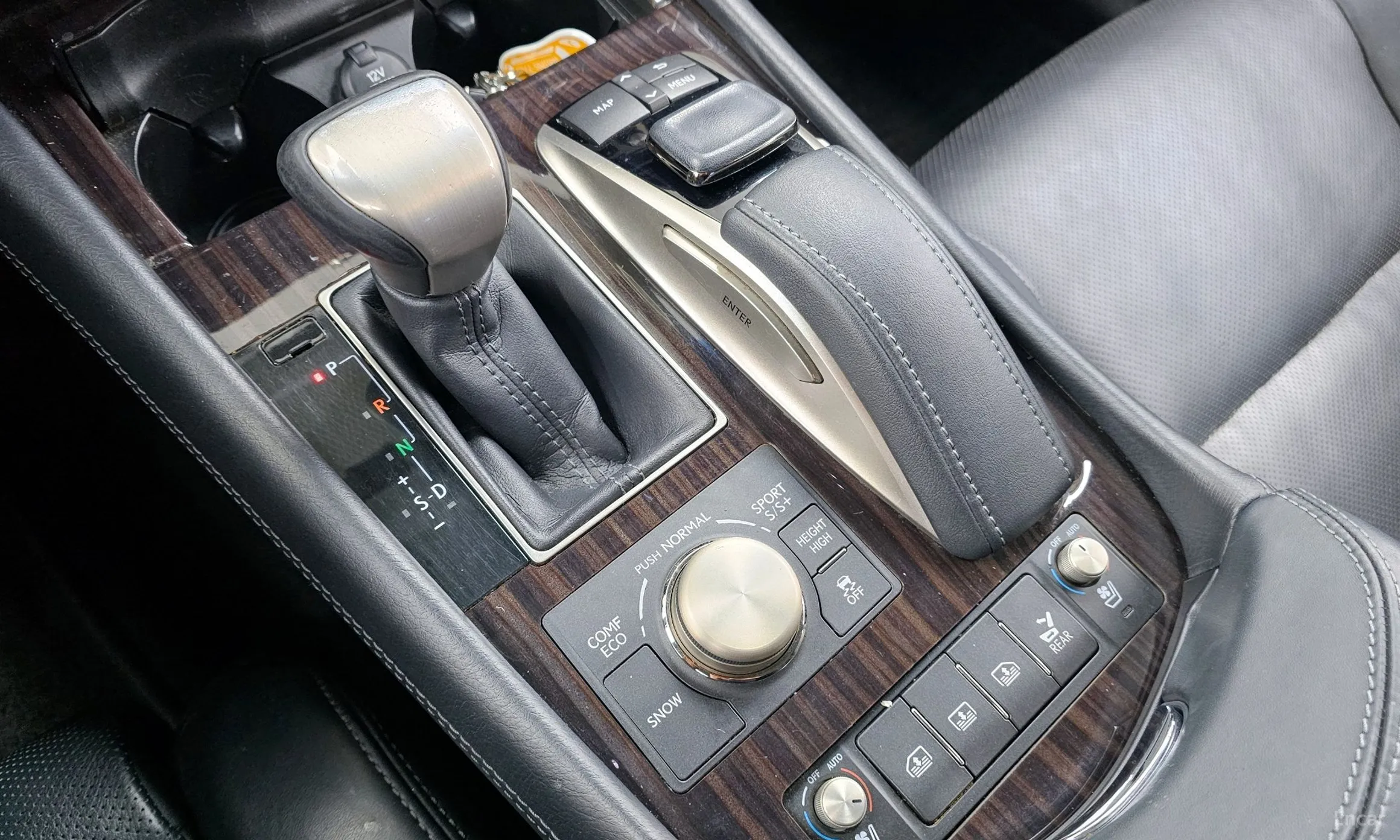 Lexus LS460 превью 9
