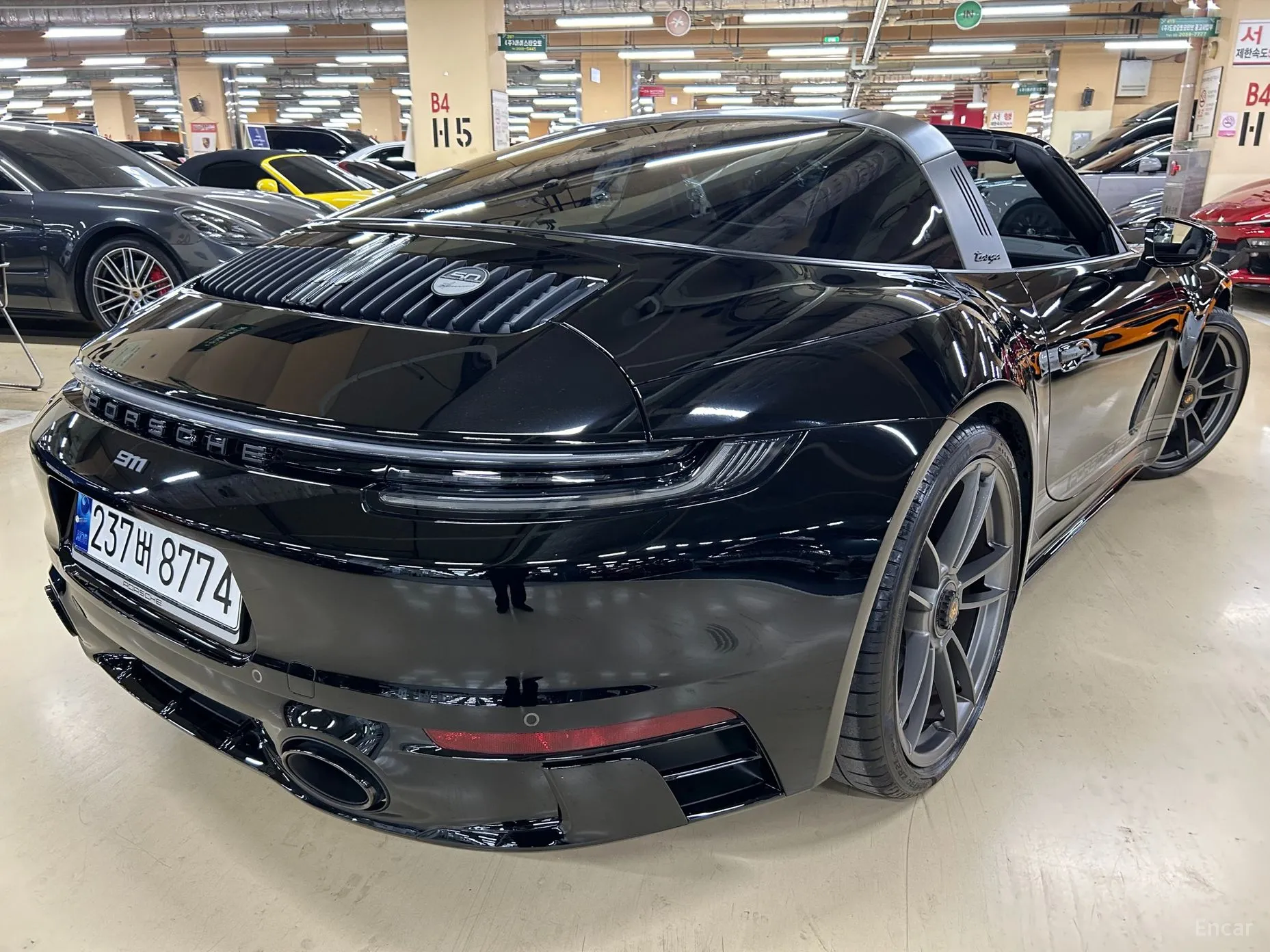 Porsche 911 (992) превью 3
