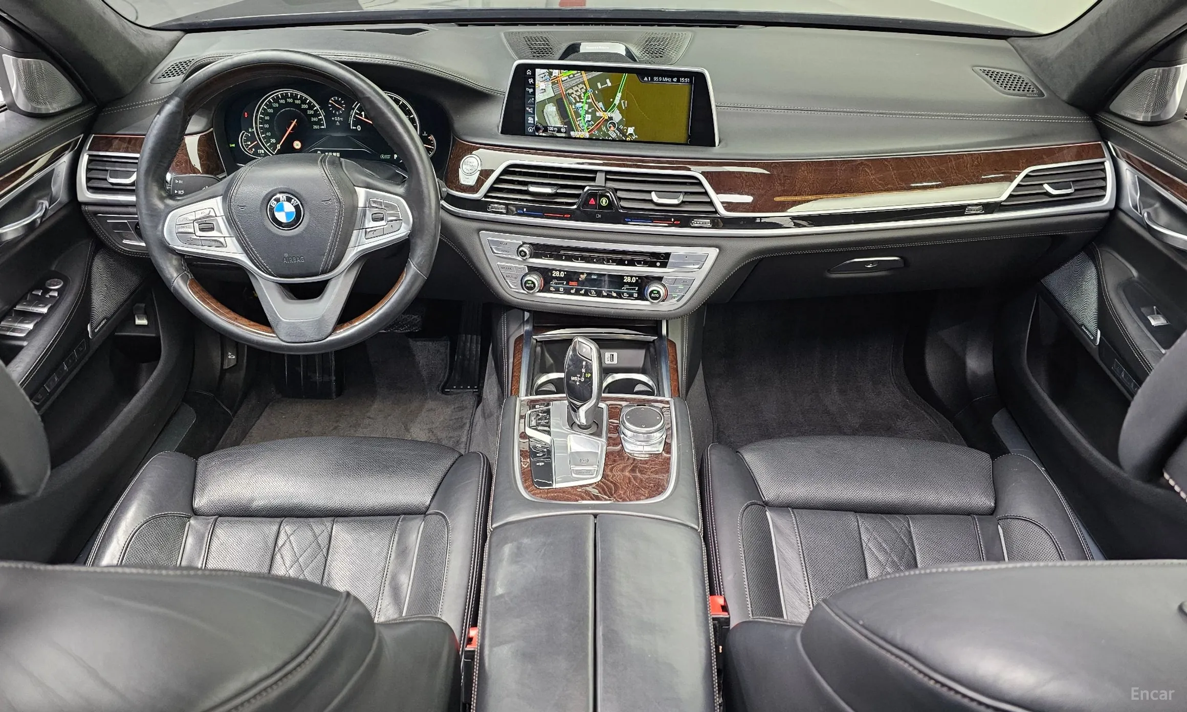 BMW 7 Series (G11) превью 4