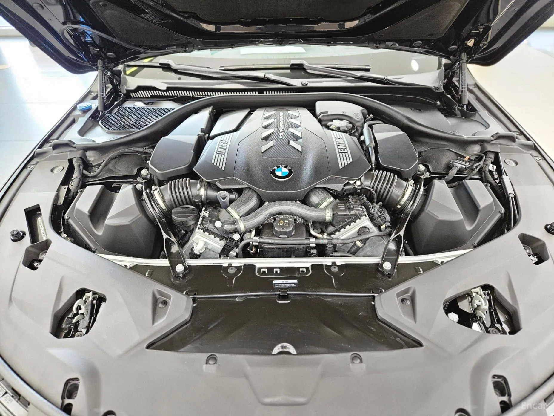 BMW 8-series (G15) превью 4