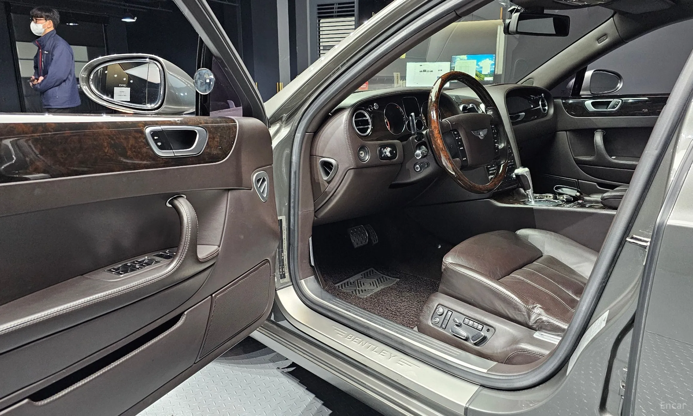 Bentley Flying Spur Gen 1 превью 11