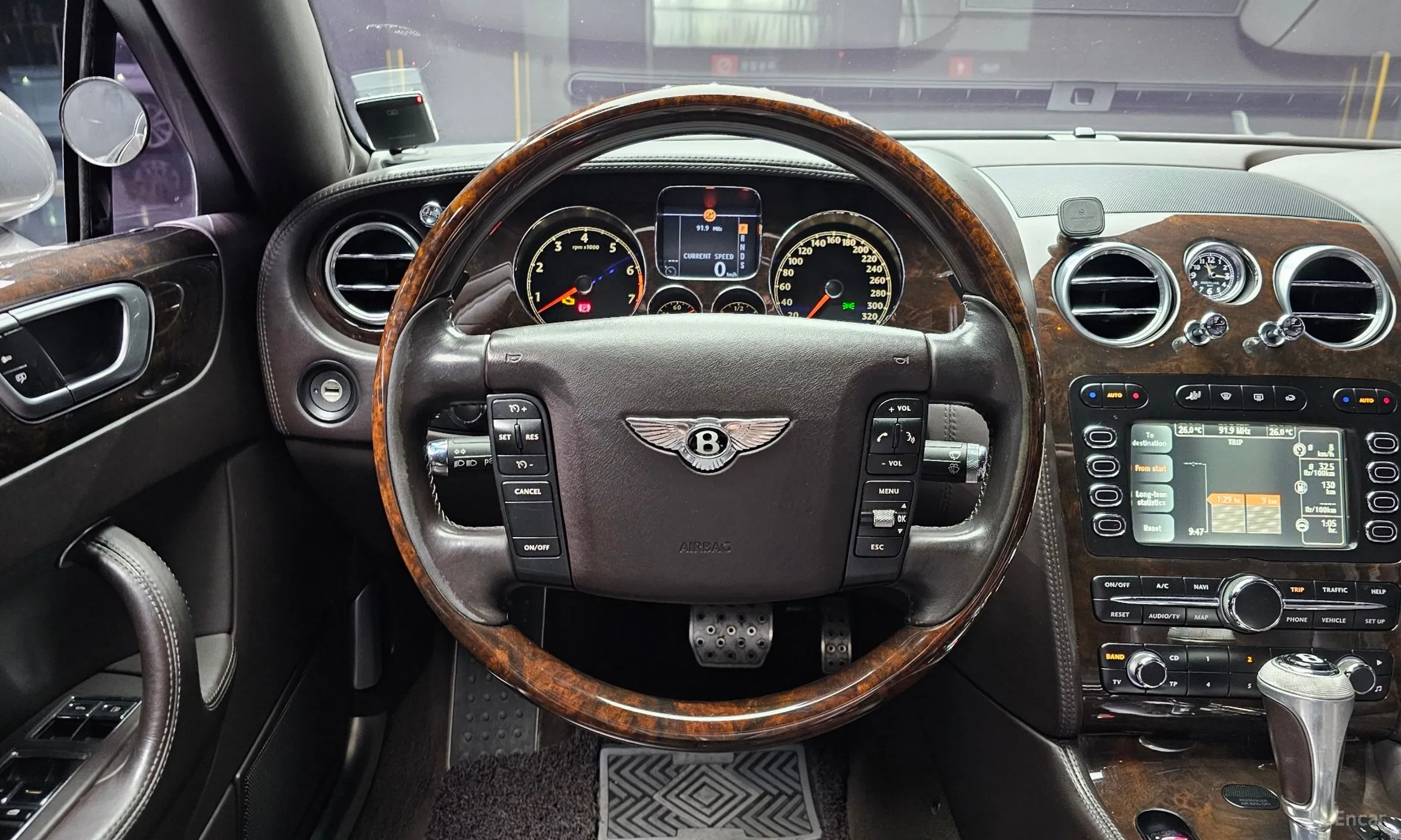 Bentley Flying Spur Gen 1 превью 13