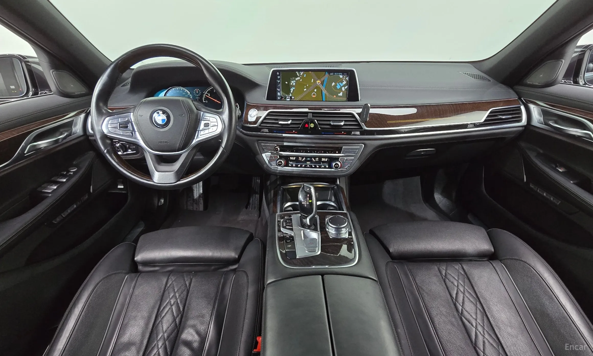 BMW 7 Series (G11) превью 4