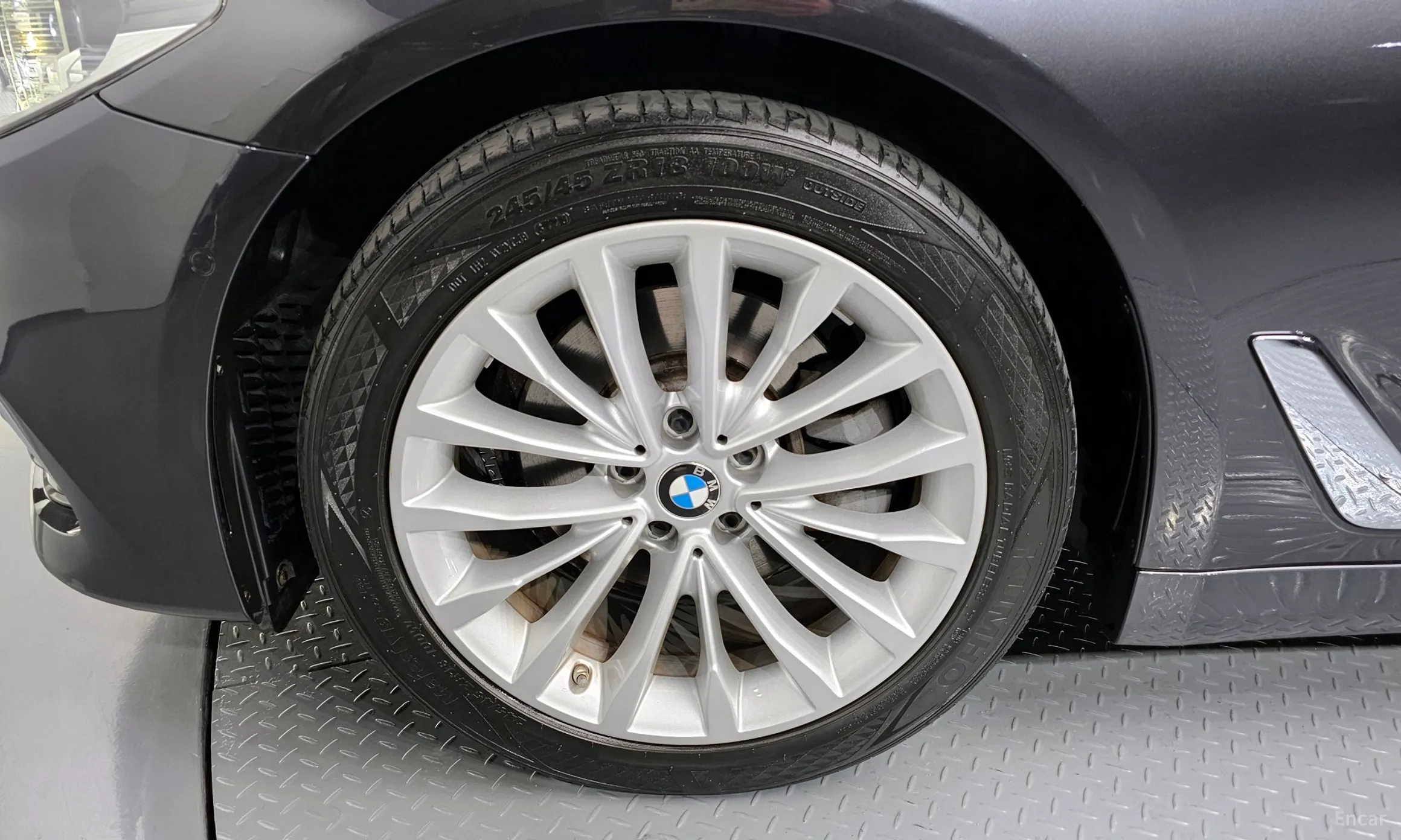 BMW 5 Series (G30) превью 4