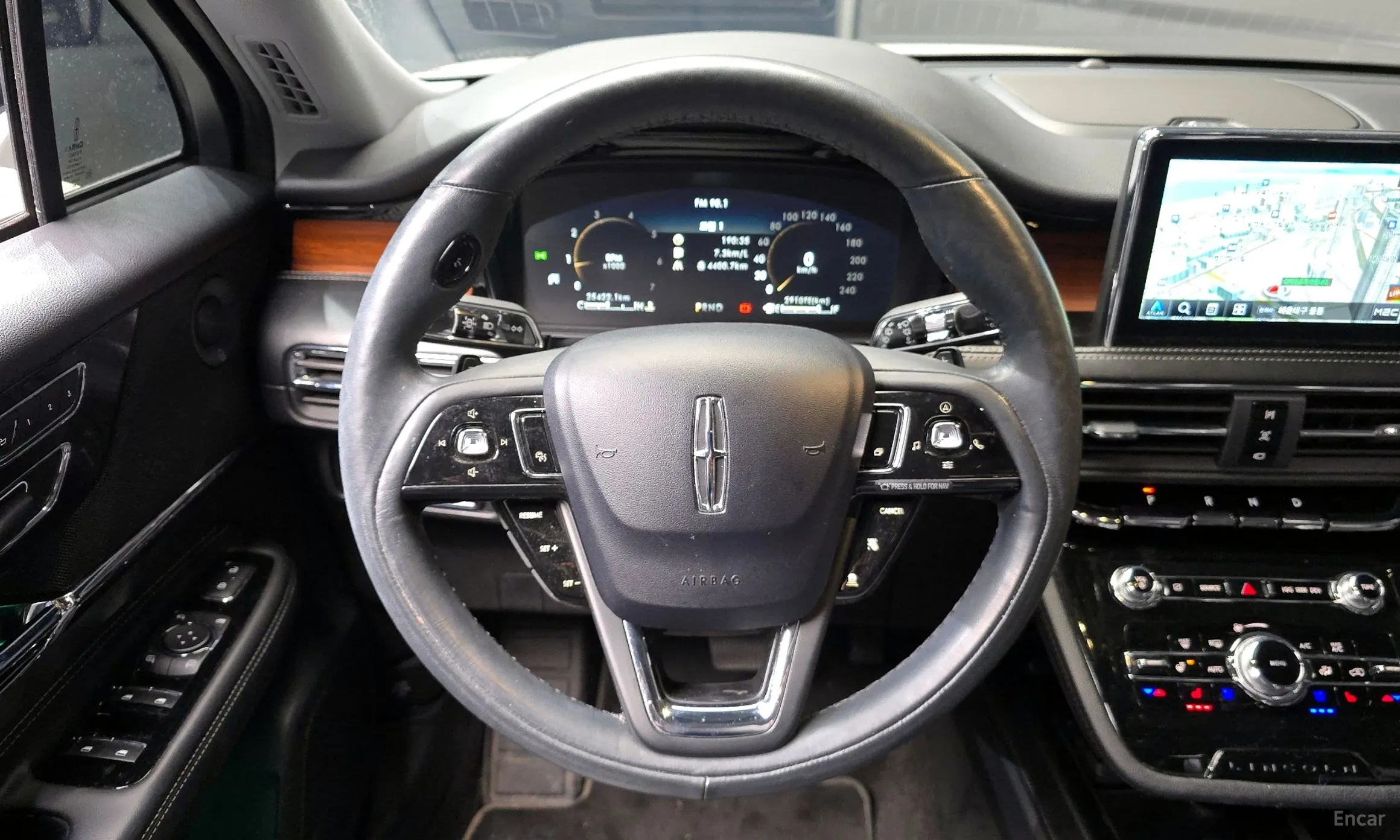 Lincoln Corsair превью 13