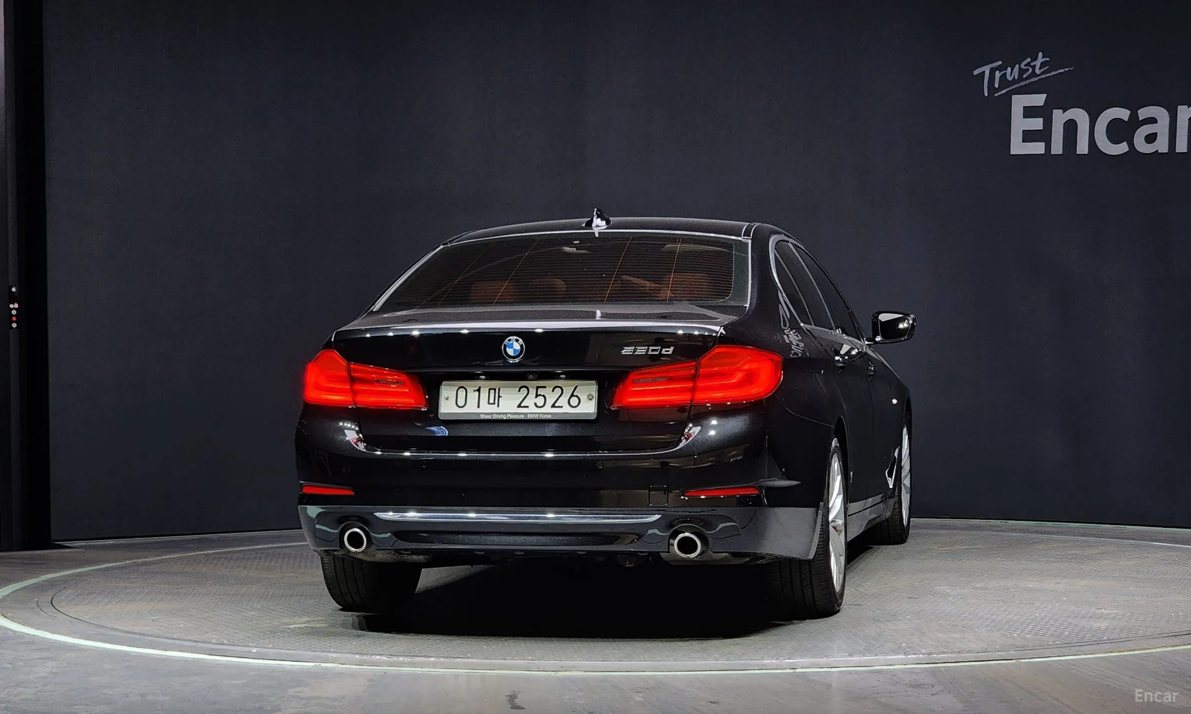 BMW 5 Series (G30) превью 3