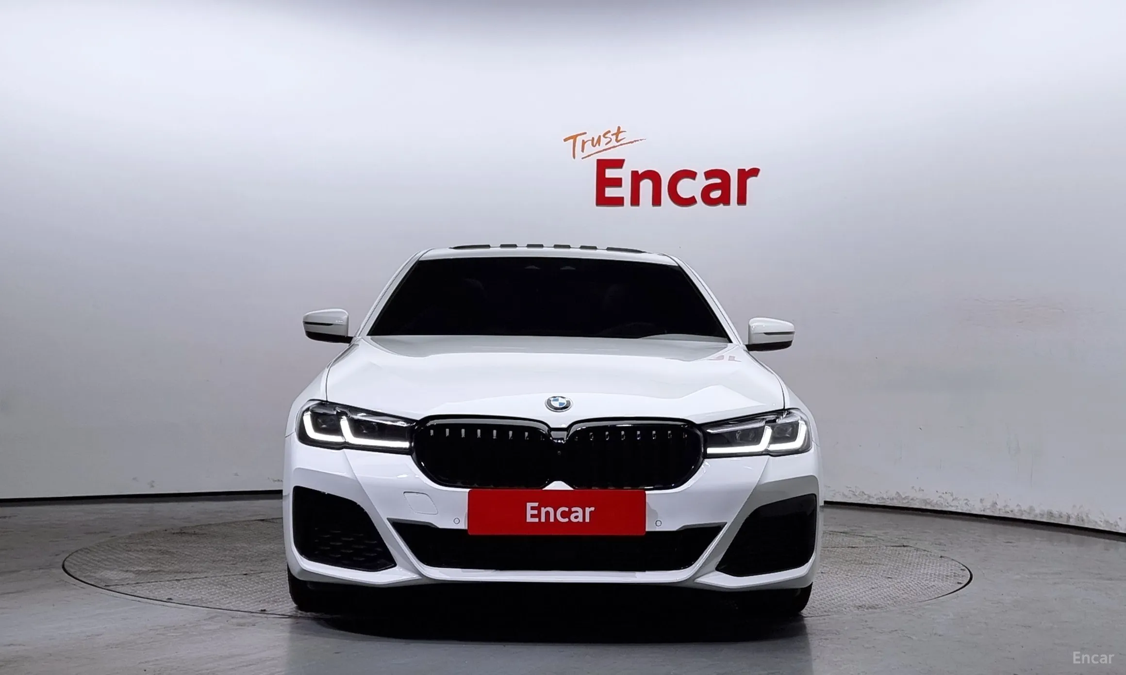 BMW 5 Series (G30) превью 2