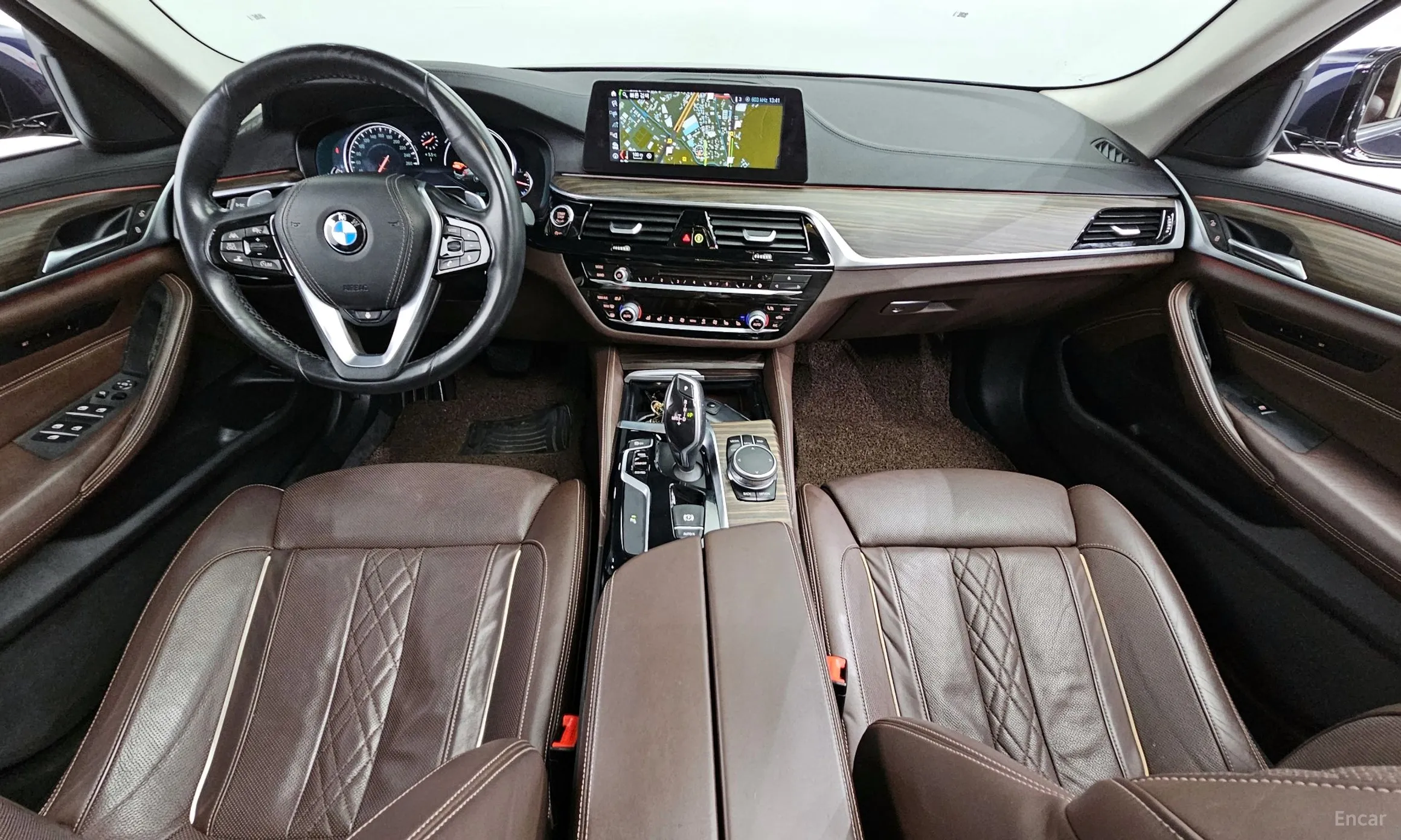 BMW 5 Series (G30) превью 4