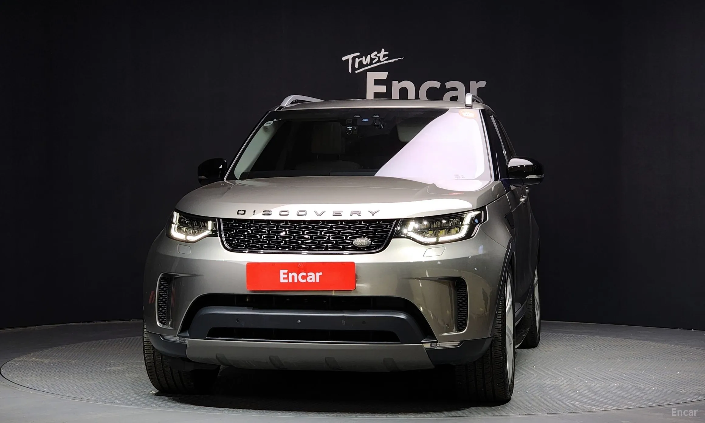 Land Rover Discovery 5