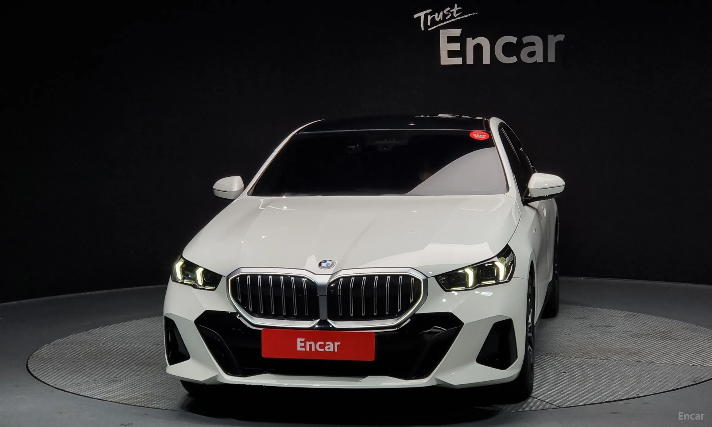BMW 5 Series (G60) превью 2