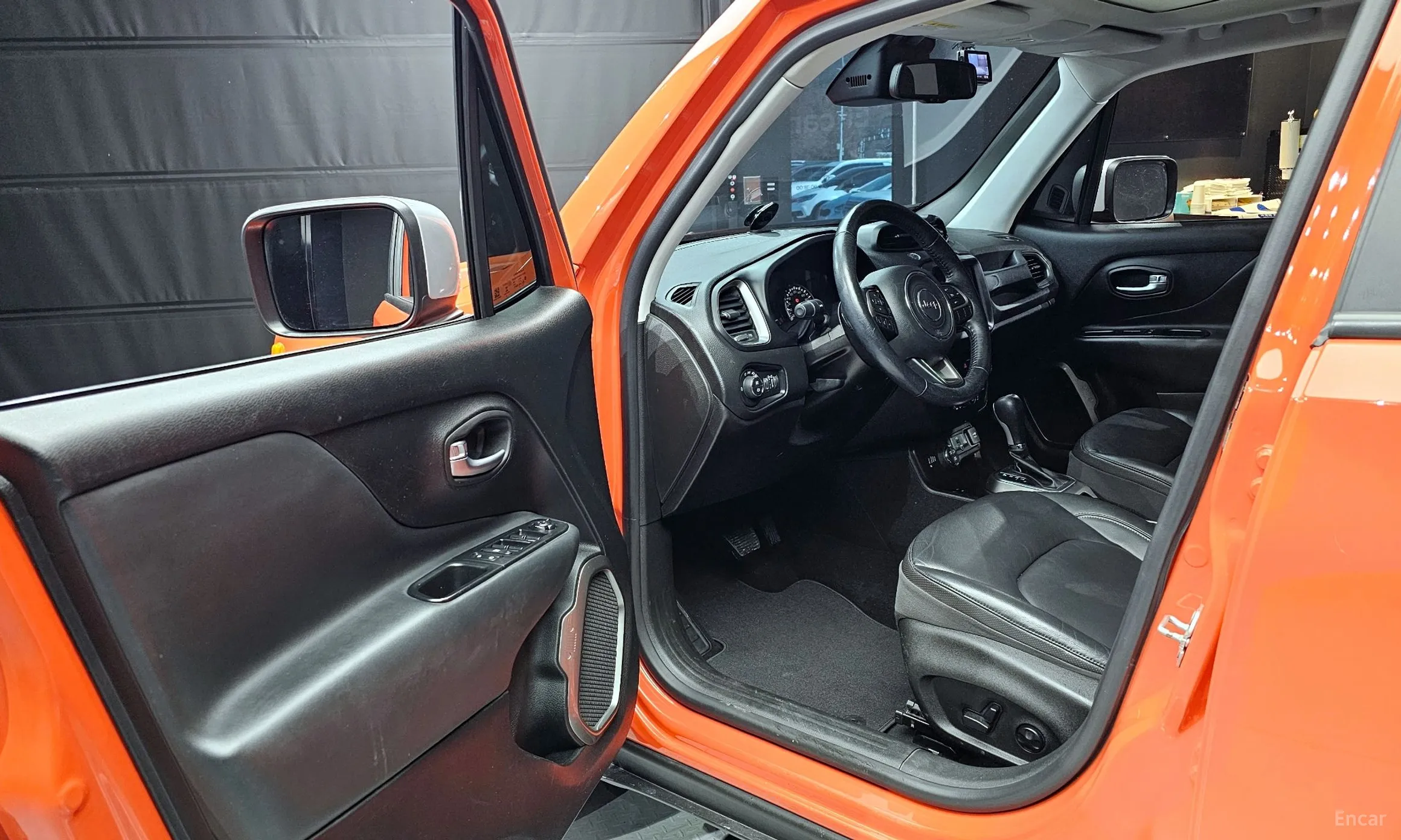 Jeep Renegade превью 10