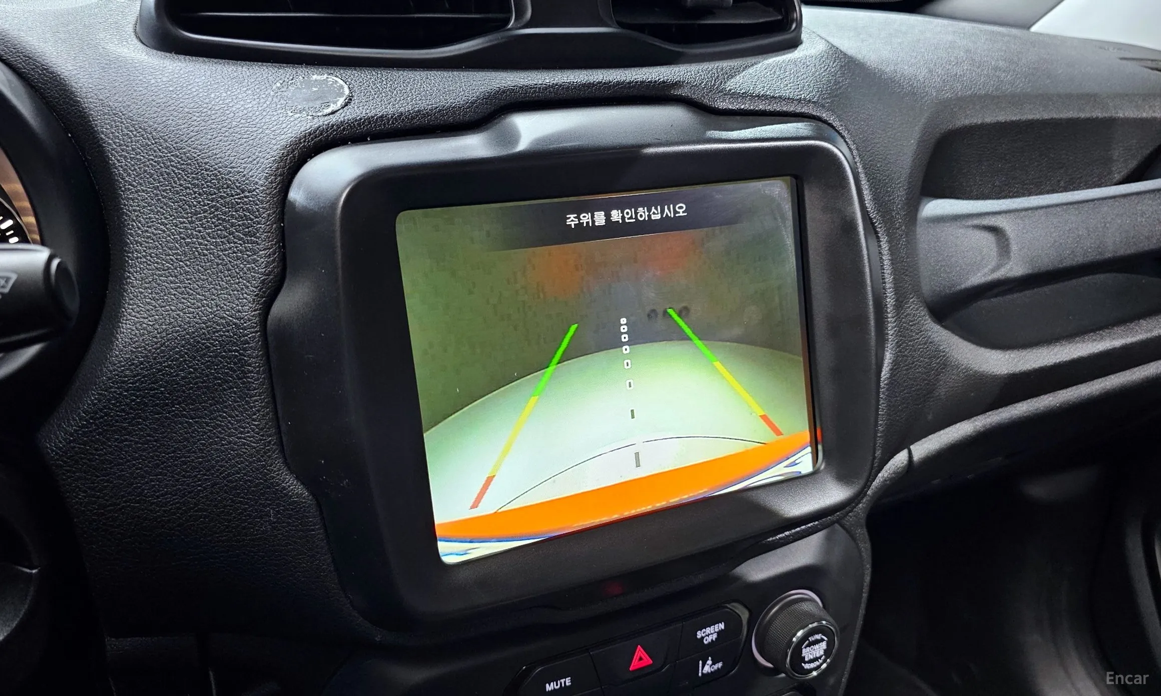 Jeep Renegade превью 17