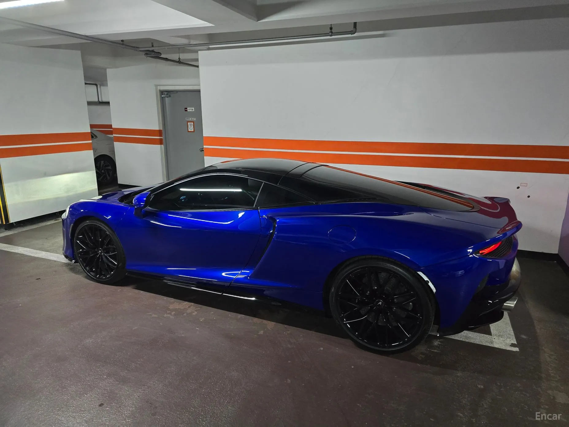 McLaren GT