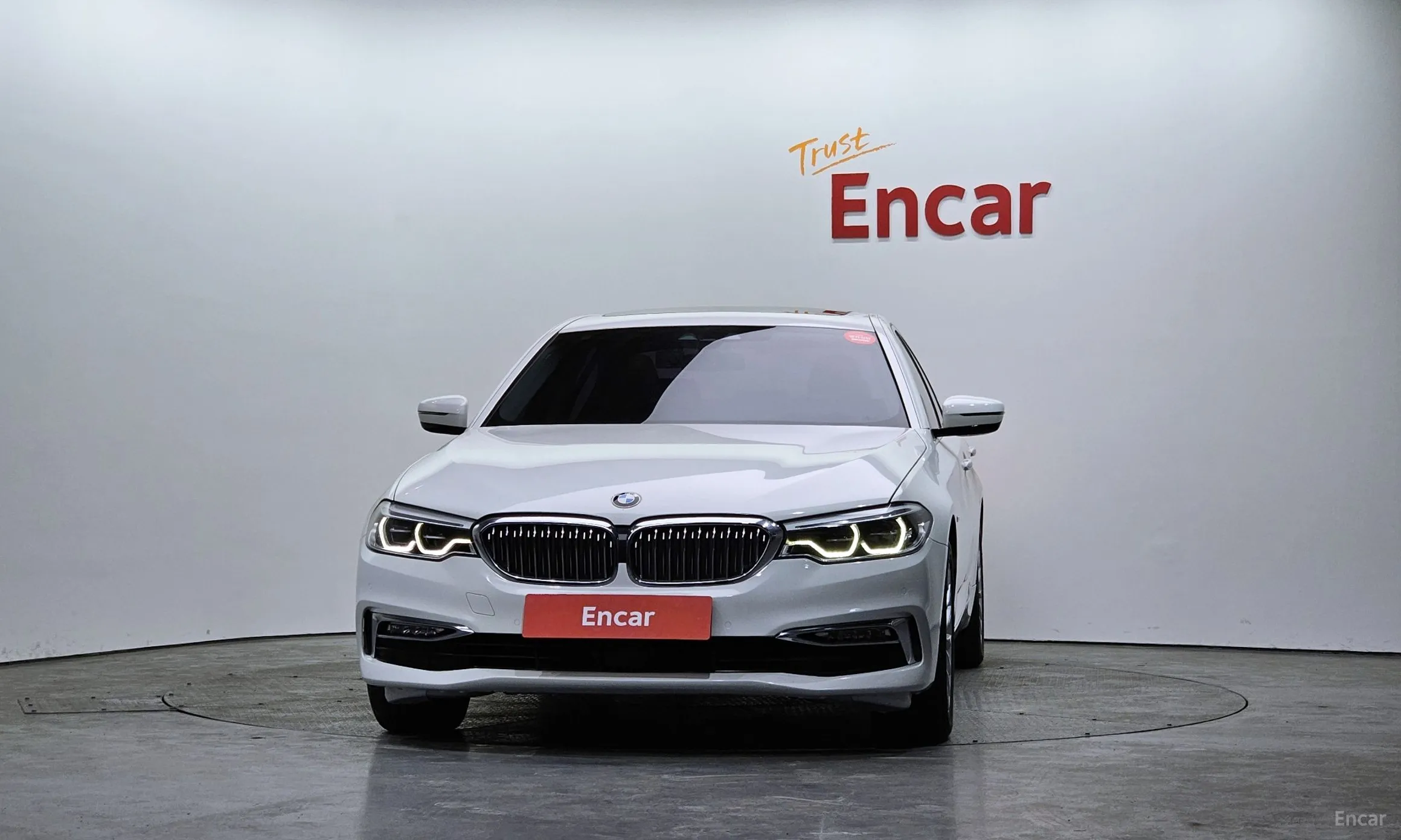 BMW 5 Series (G30) превью 2