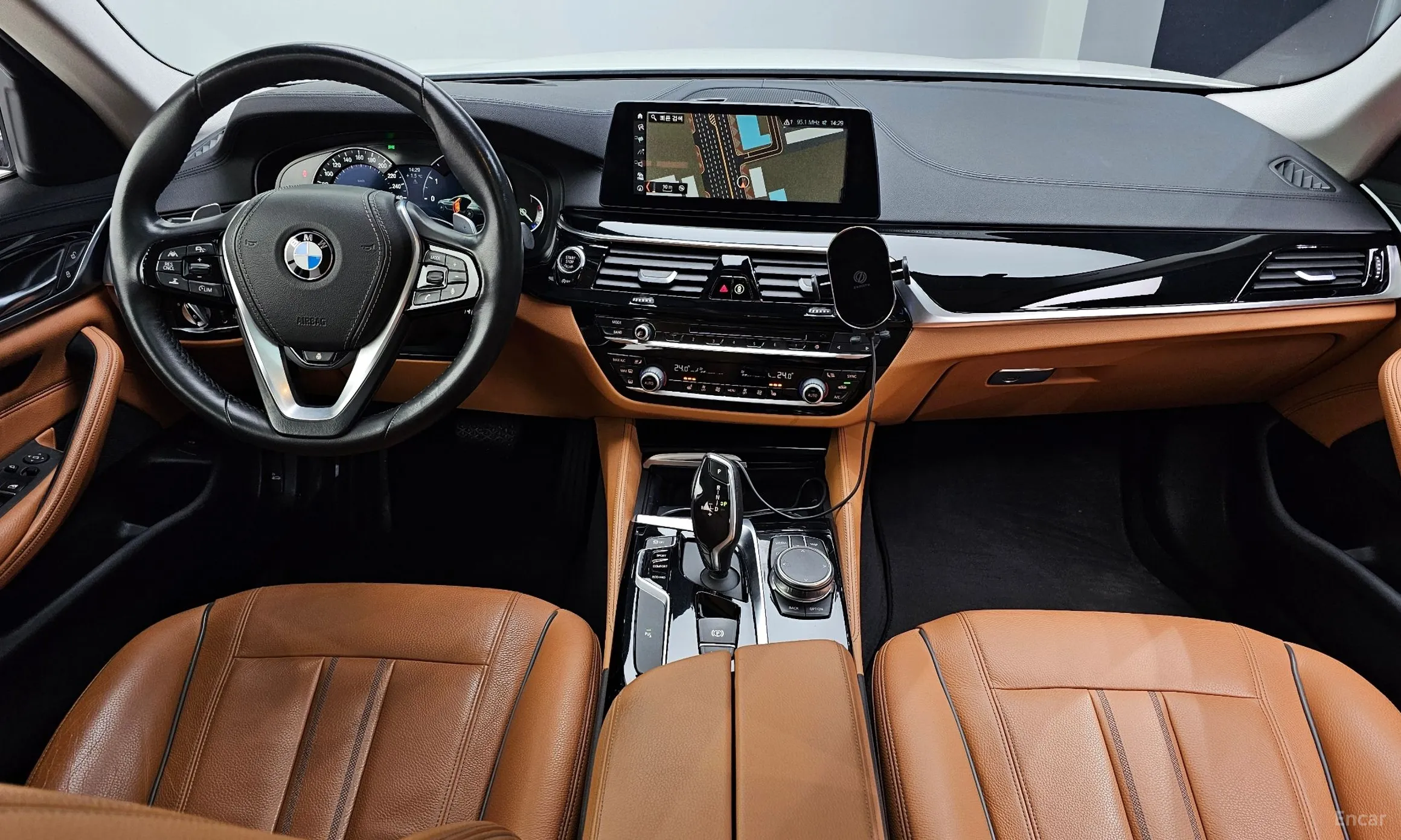 BMW 5 Series (G30) превью 4