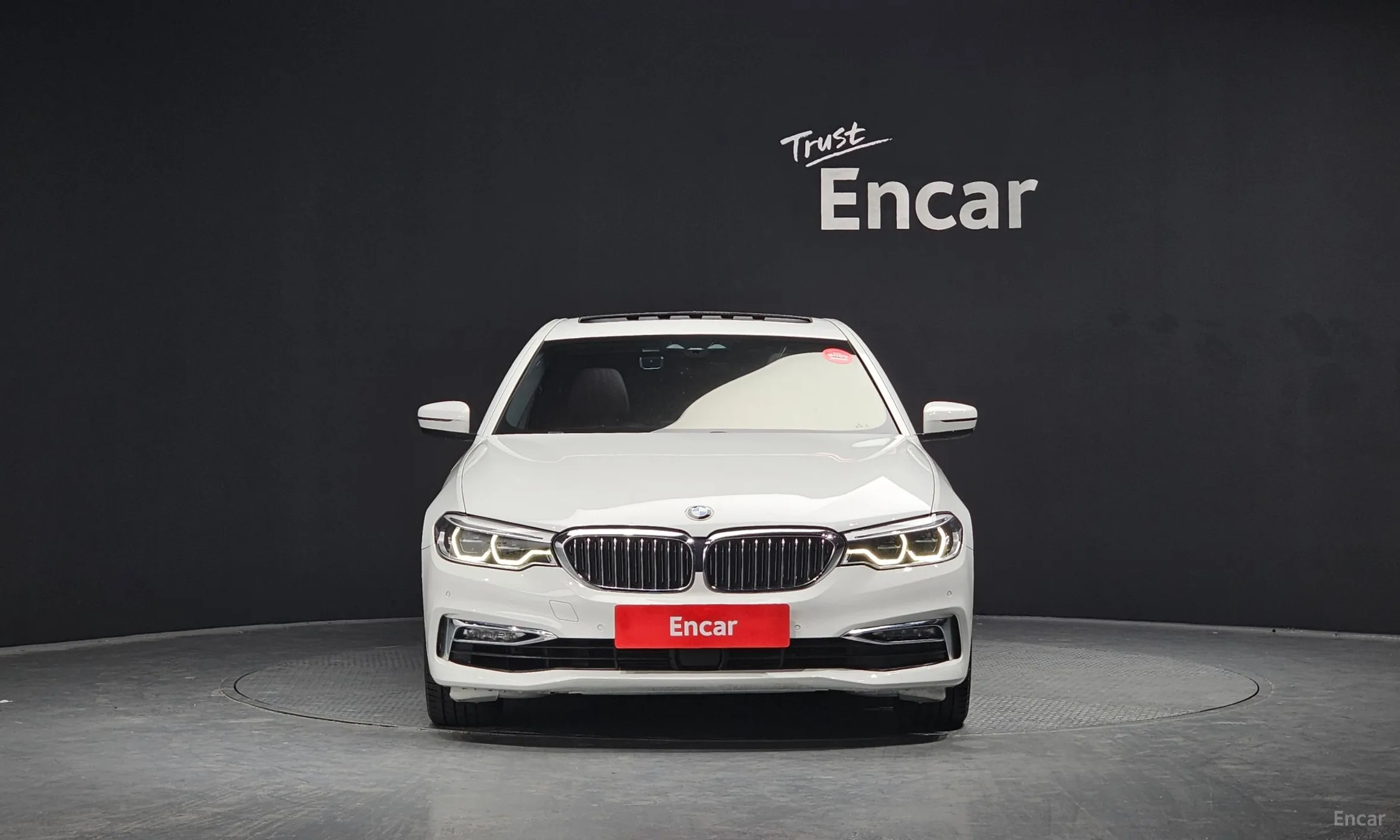 BMW 5 Series (G30) превью 2