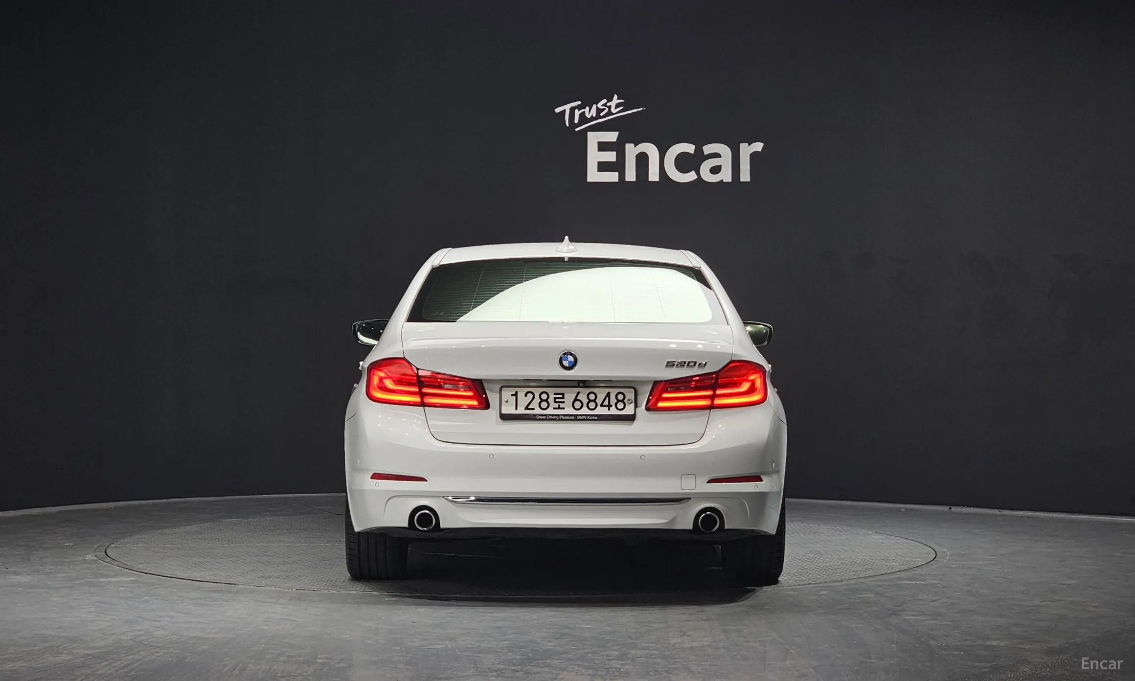BMW 5 Series (G30) превью 3