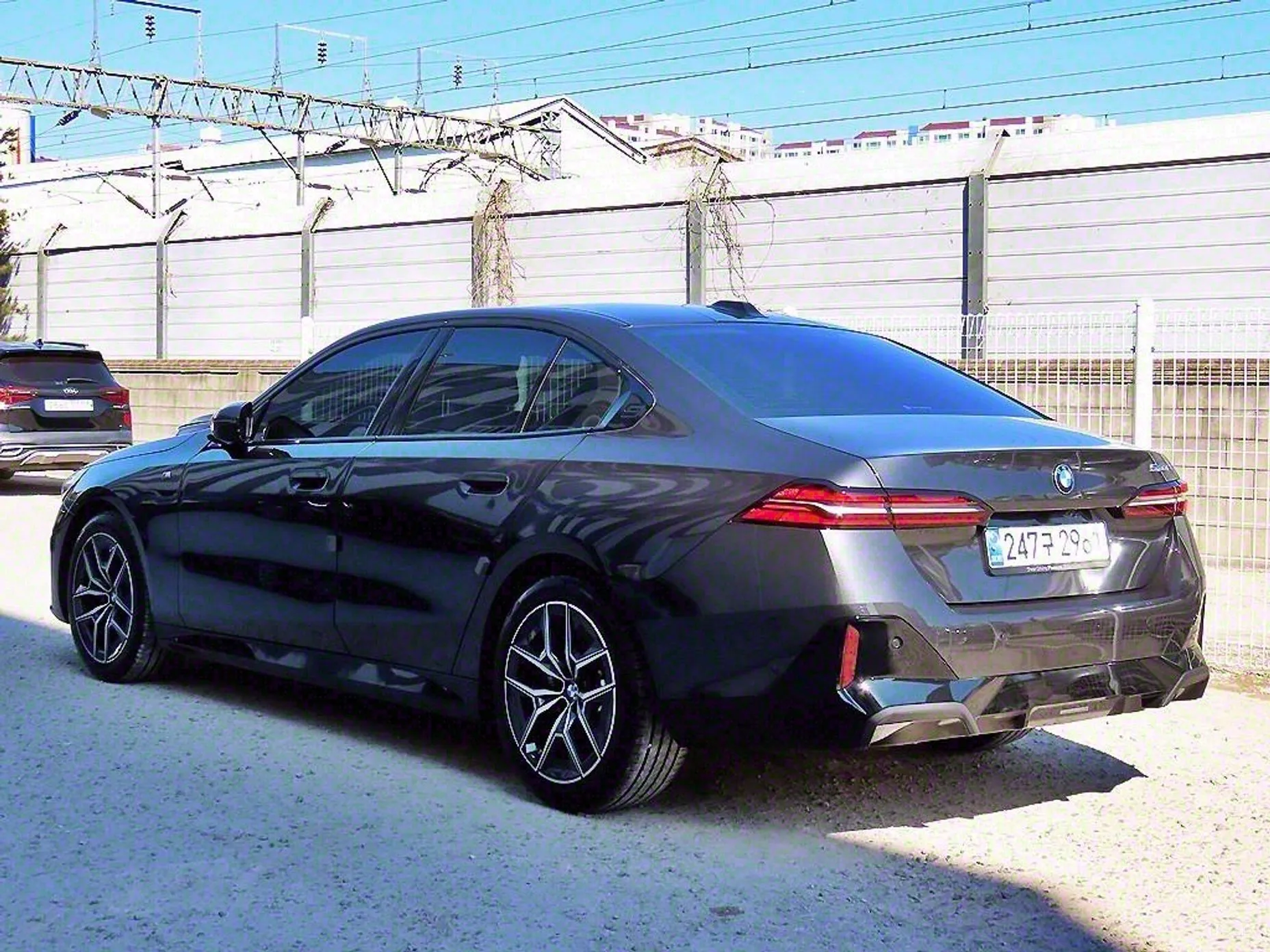 BMW 5 Series (G60) превью 2