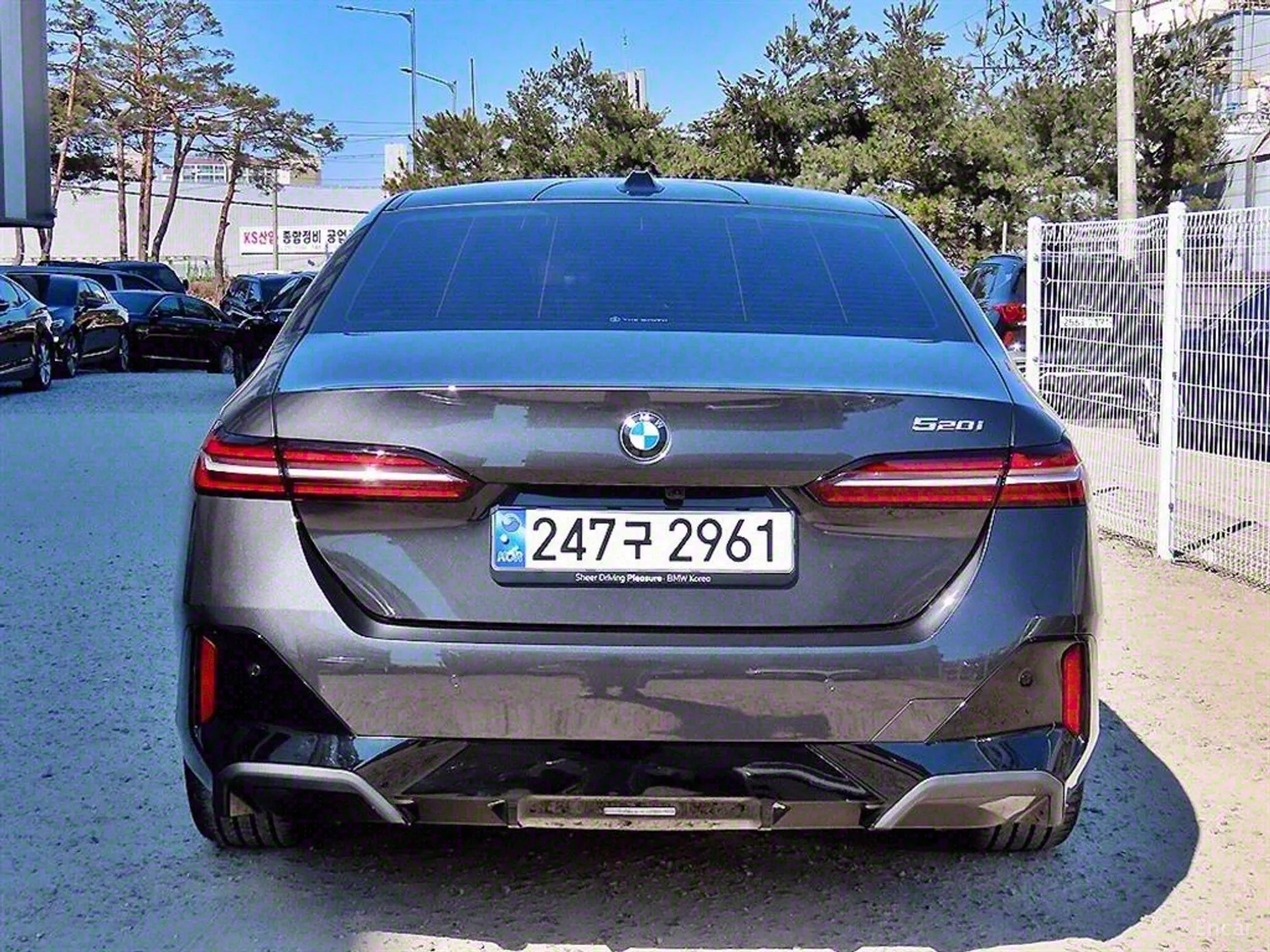 BMW 5 Series (G60) превью 3