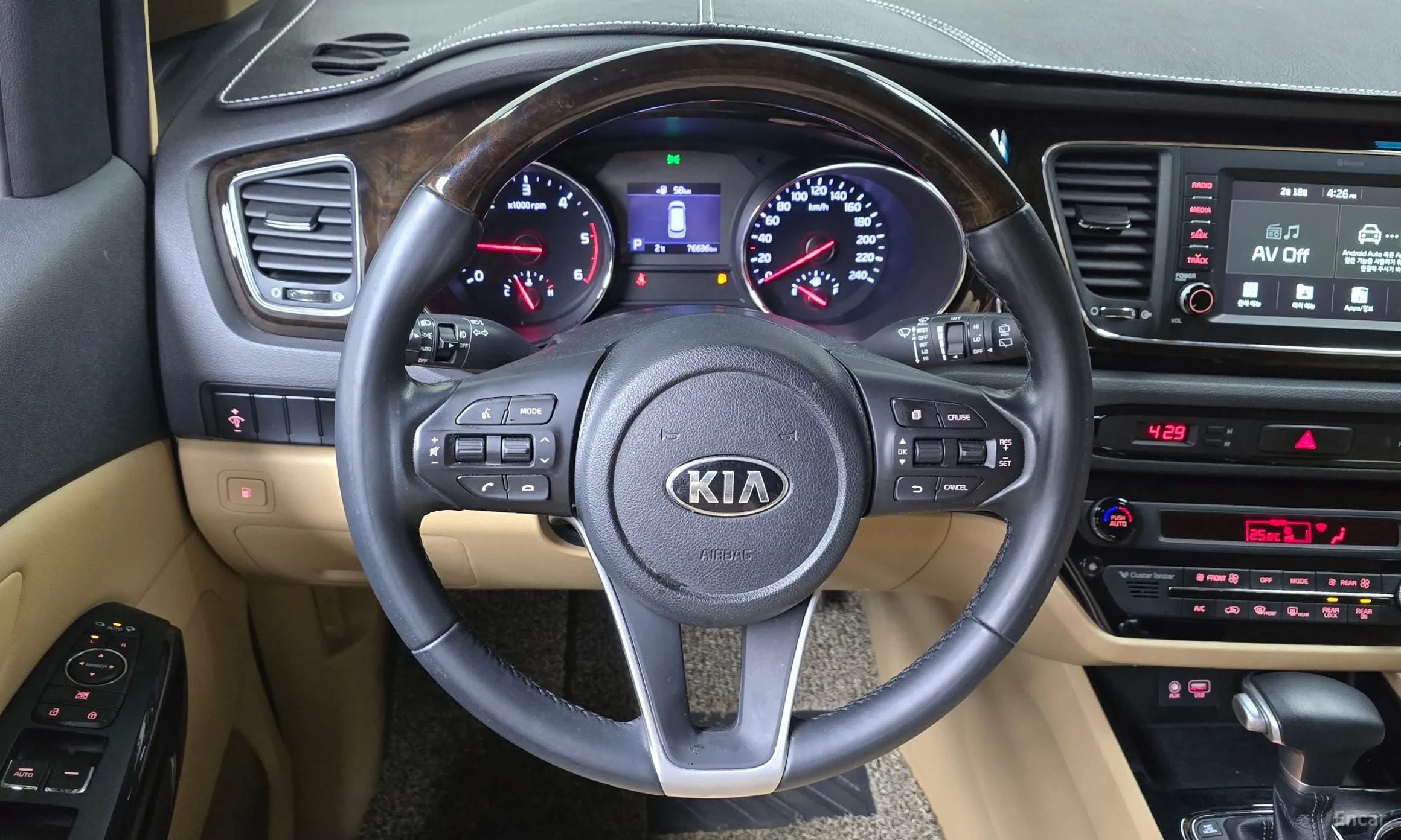 Kia Carnival превью 13