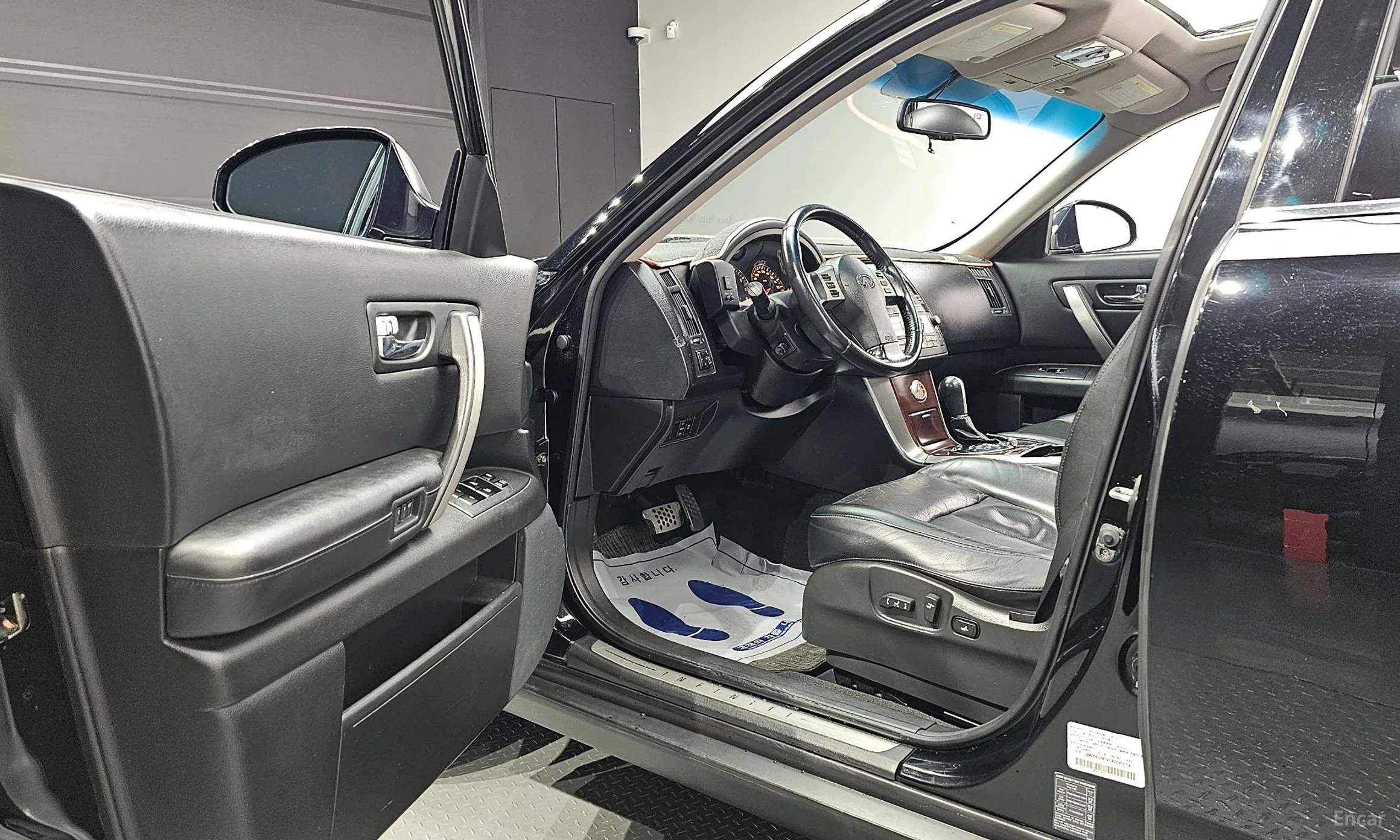 Infiniti FX45 превью 10