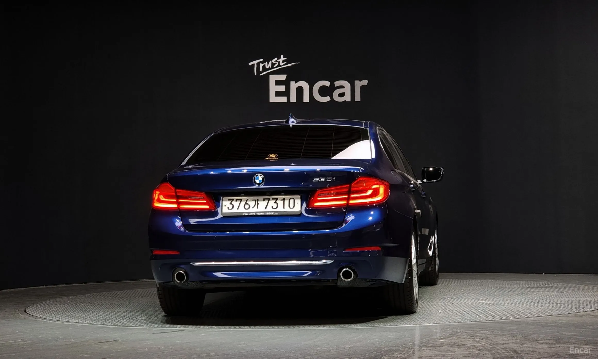 BMW 5 Series (G30) превью 3