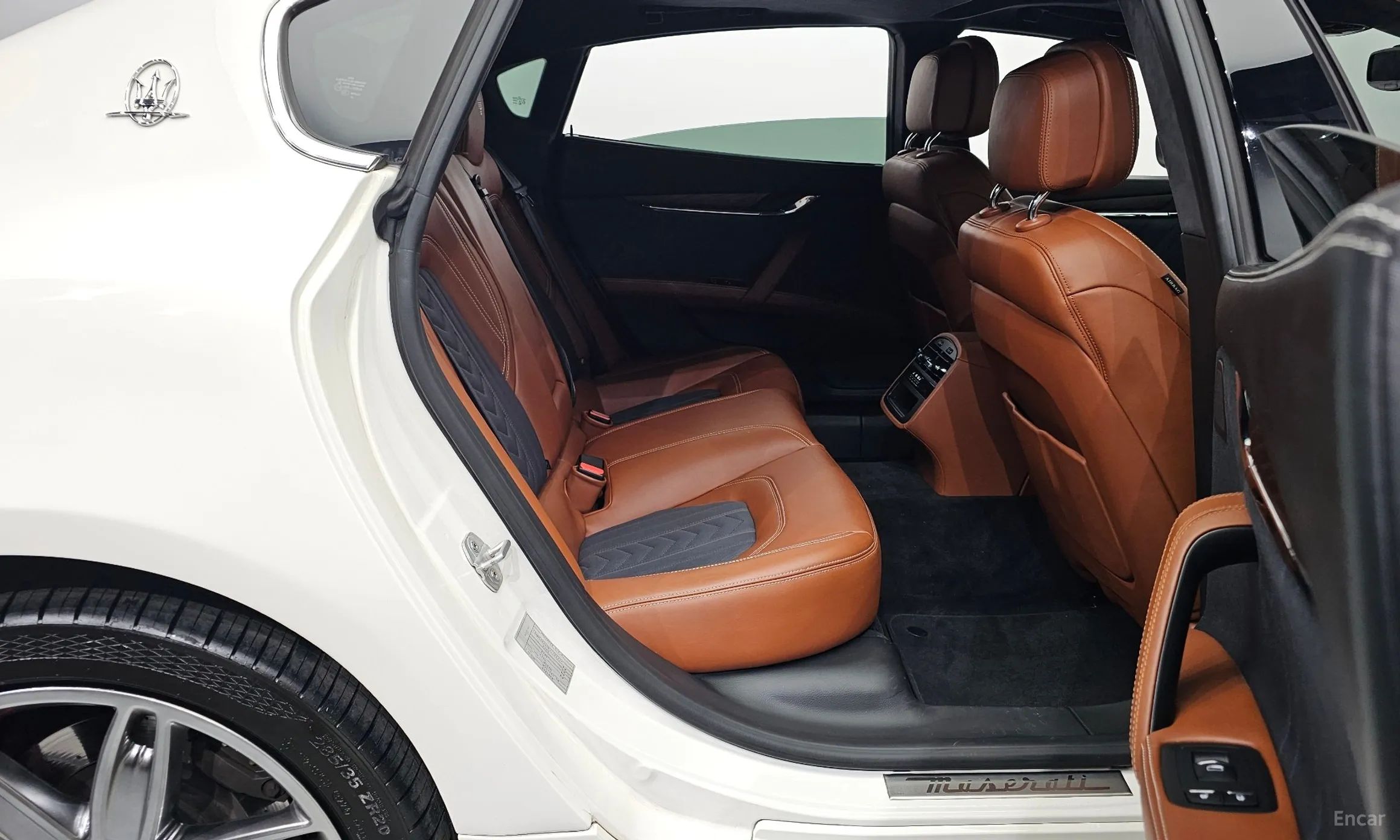Maserati Quattroporte превью 12