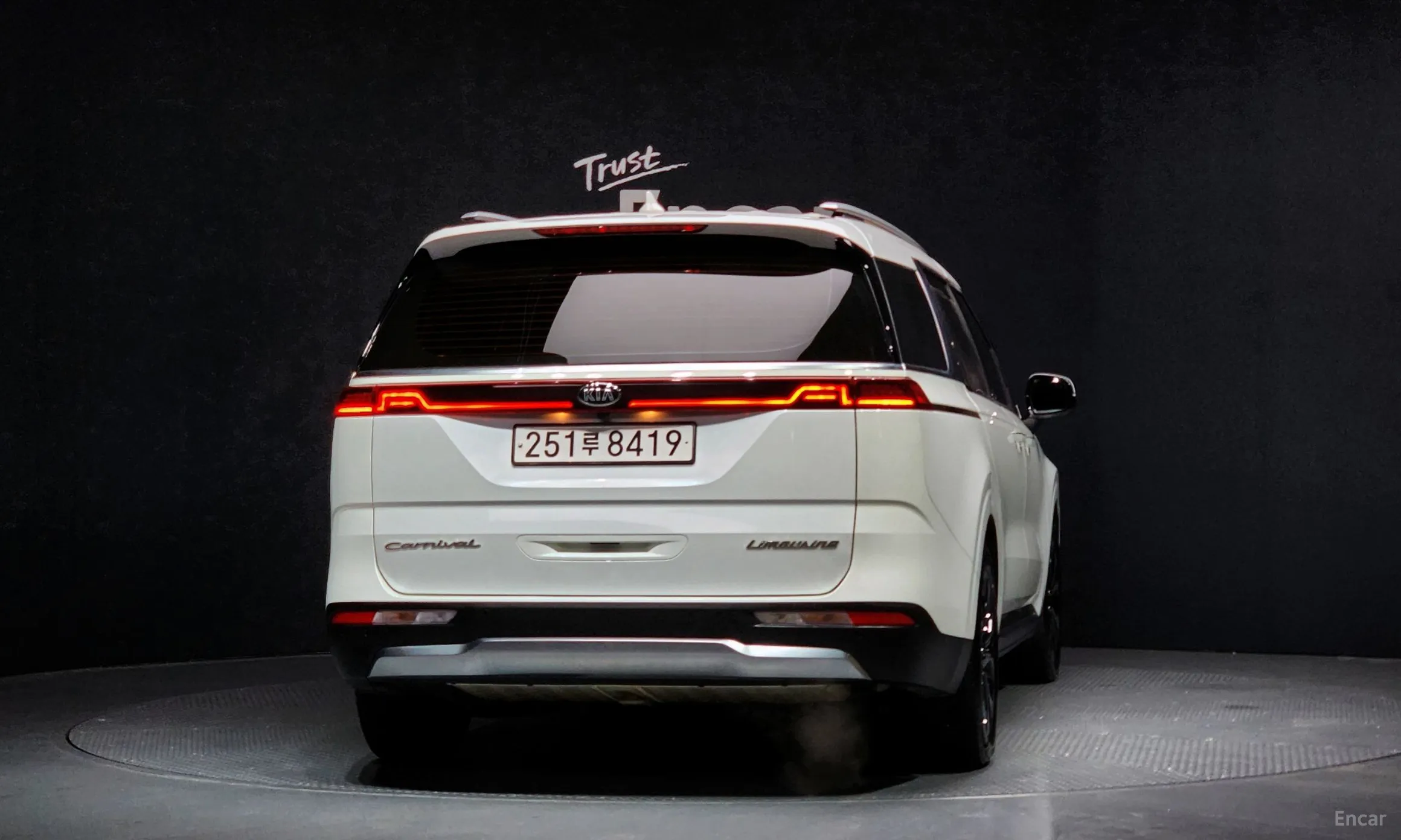 Kia Carnival Gen 4 превью 3