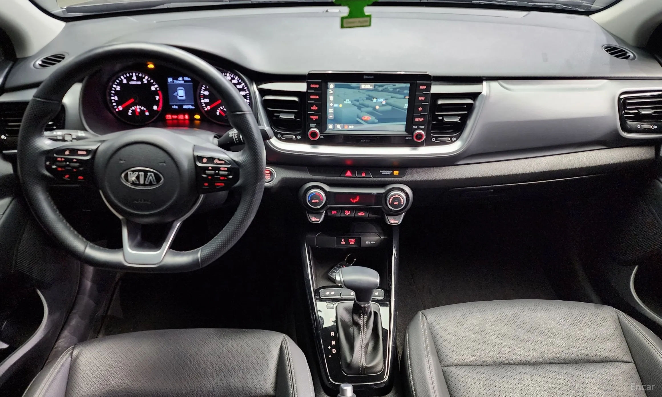 Kia Stonic превью 4