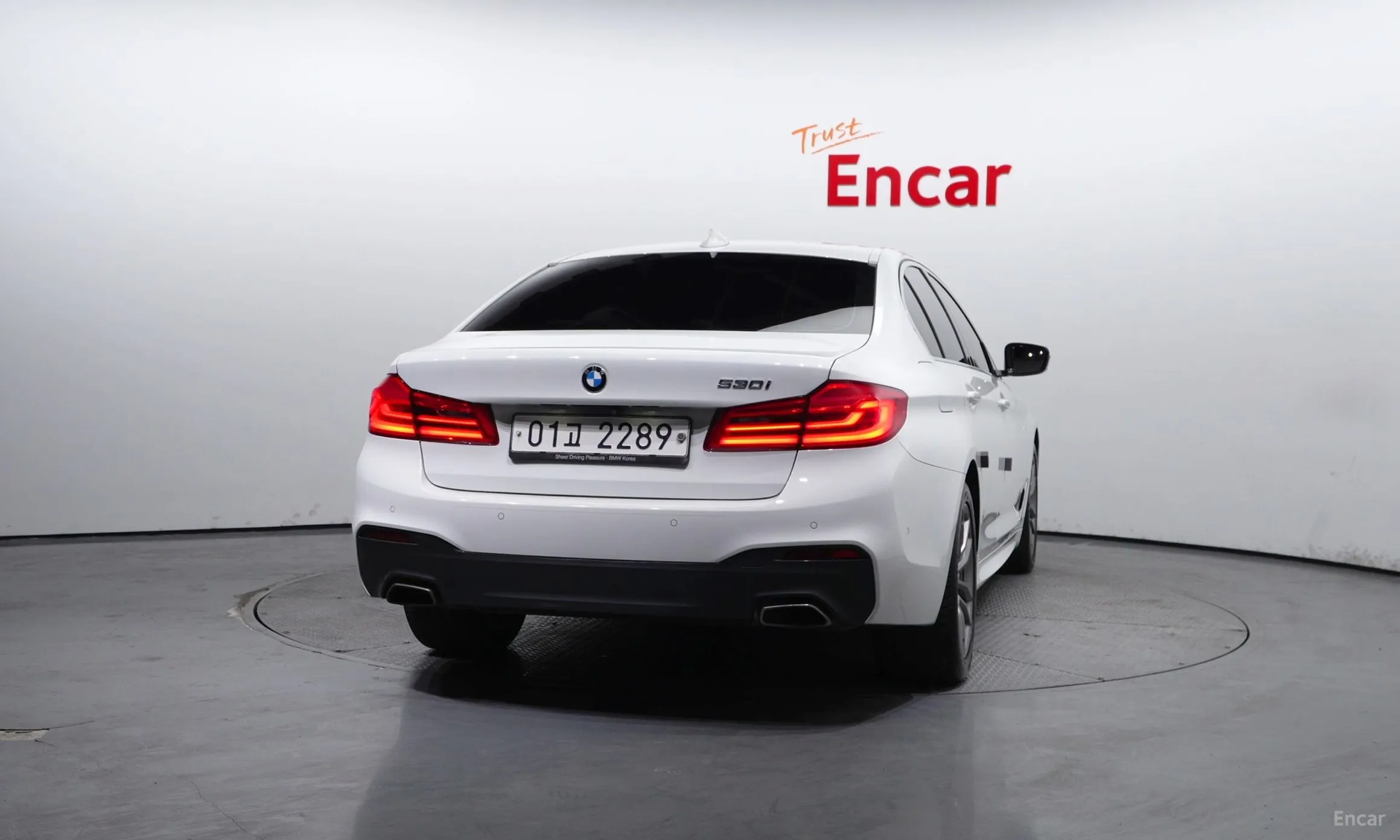BMW 5 Series (G30) превью 3