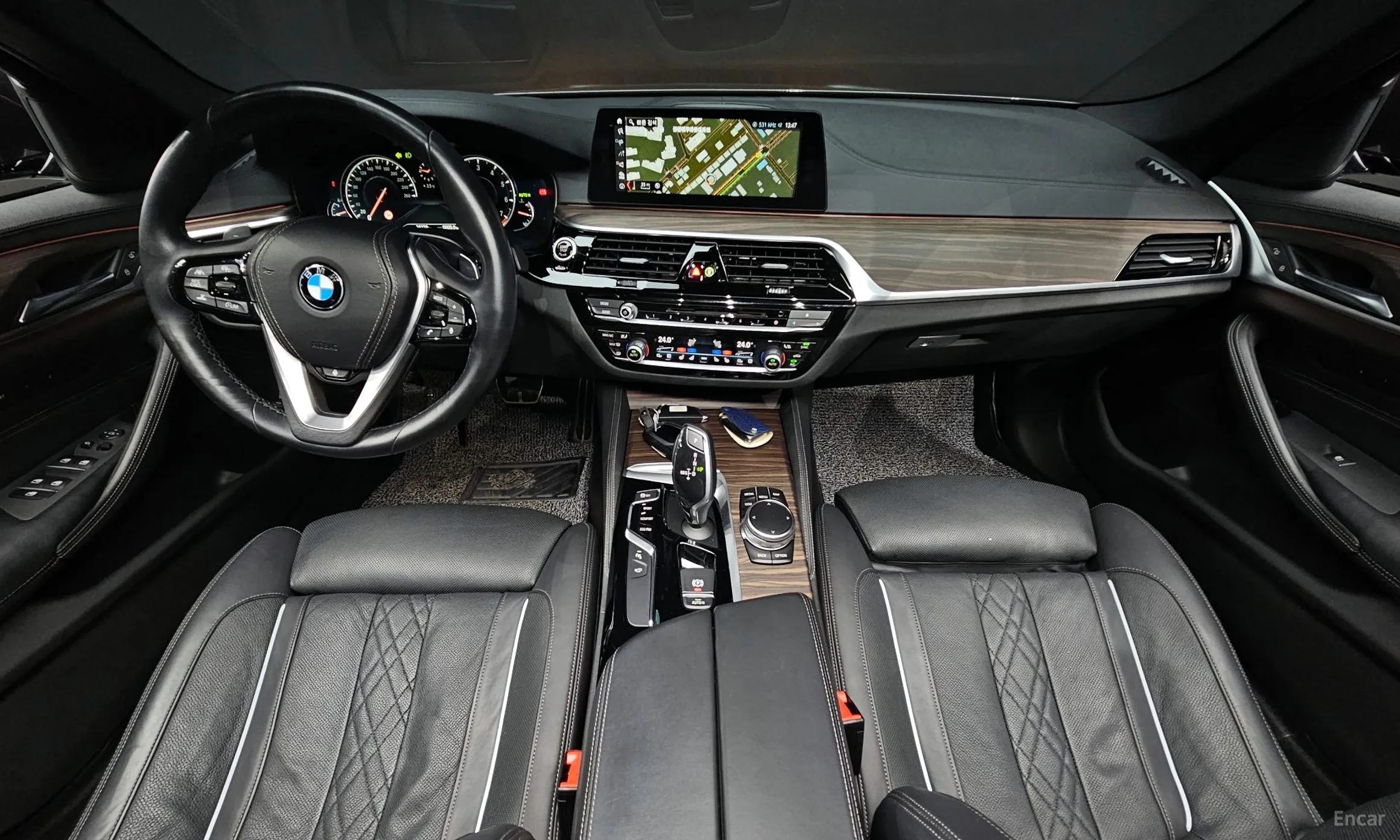 BMW 5 Series (G30) превью 4