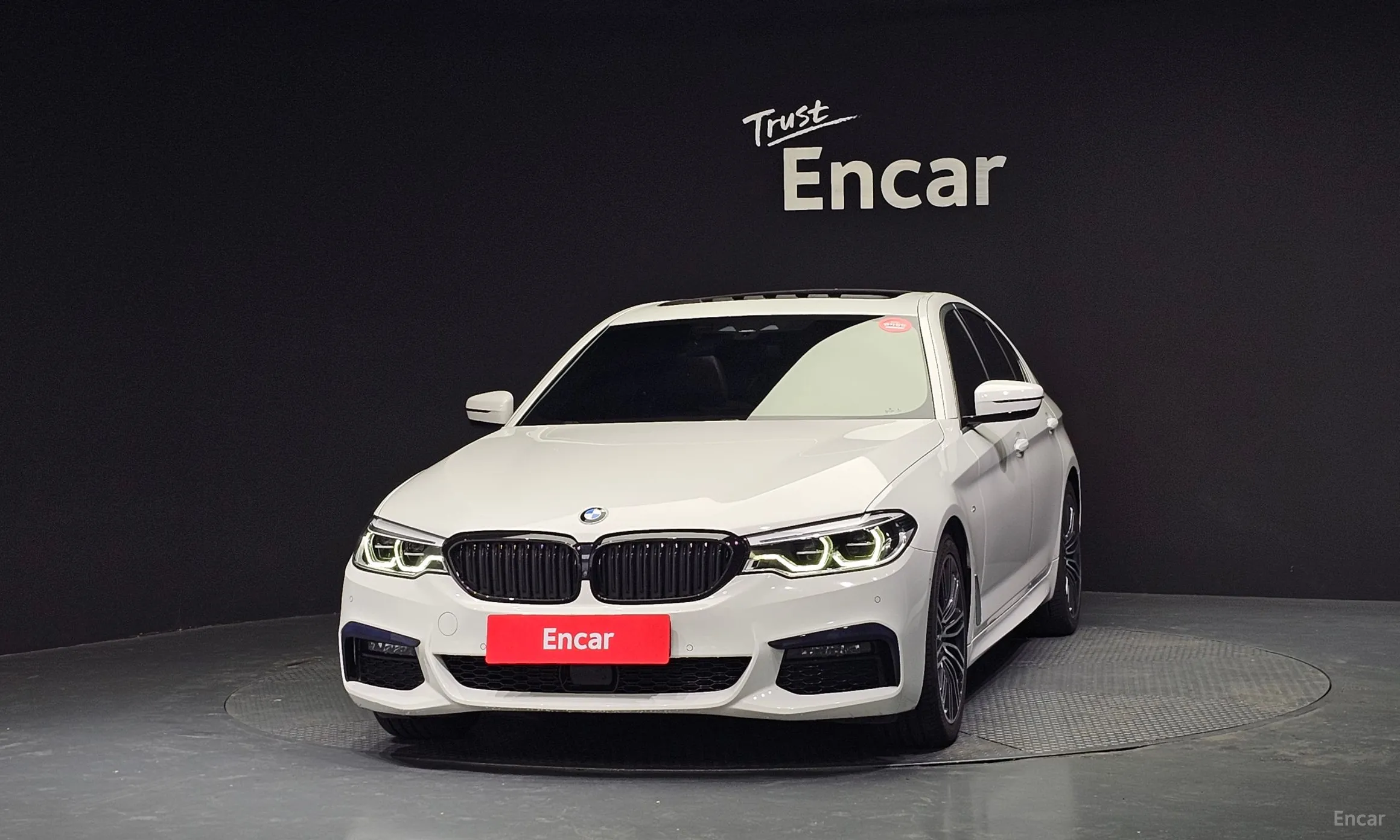BMW 5 Series (G30) превью 2