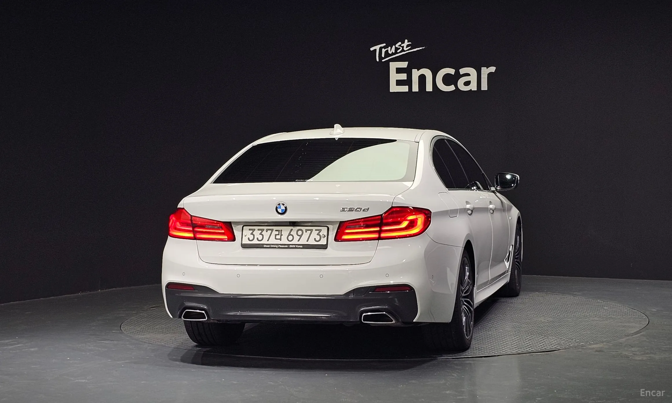 BMW 5 Series (G30) превью 3