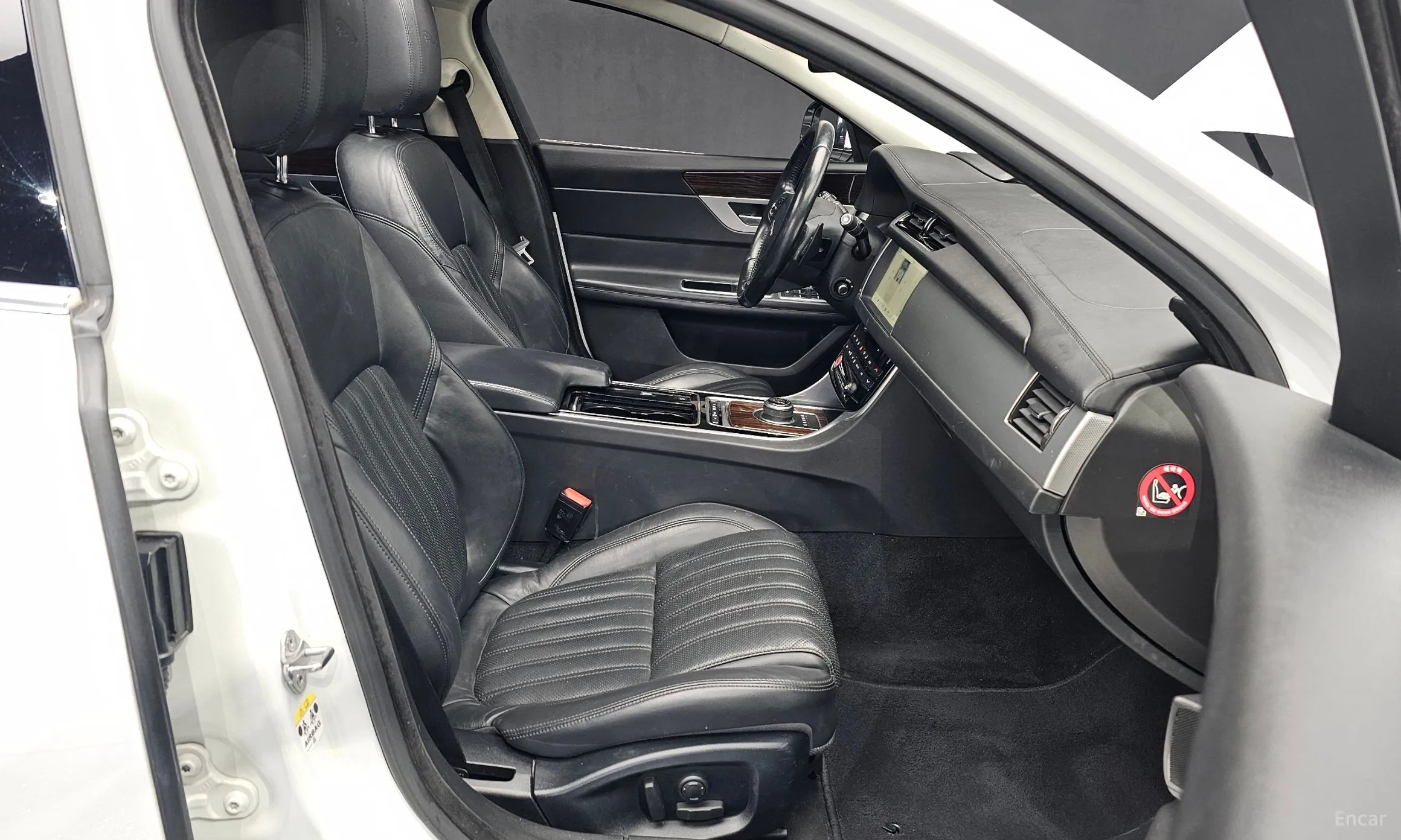 Jaguar XF (x260) превью 10