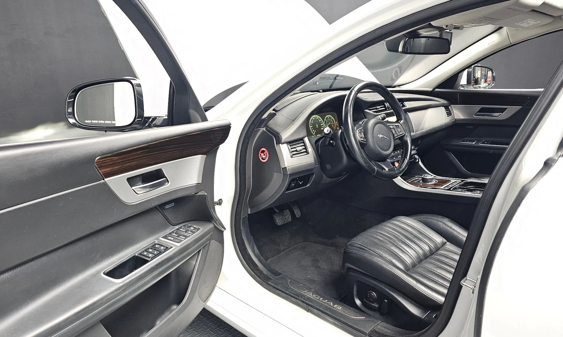 Jaguar XF (x260) превью 11