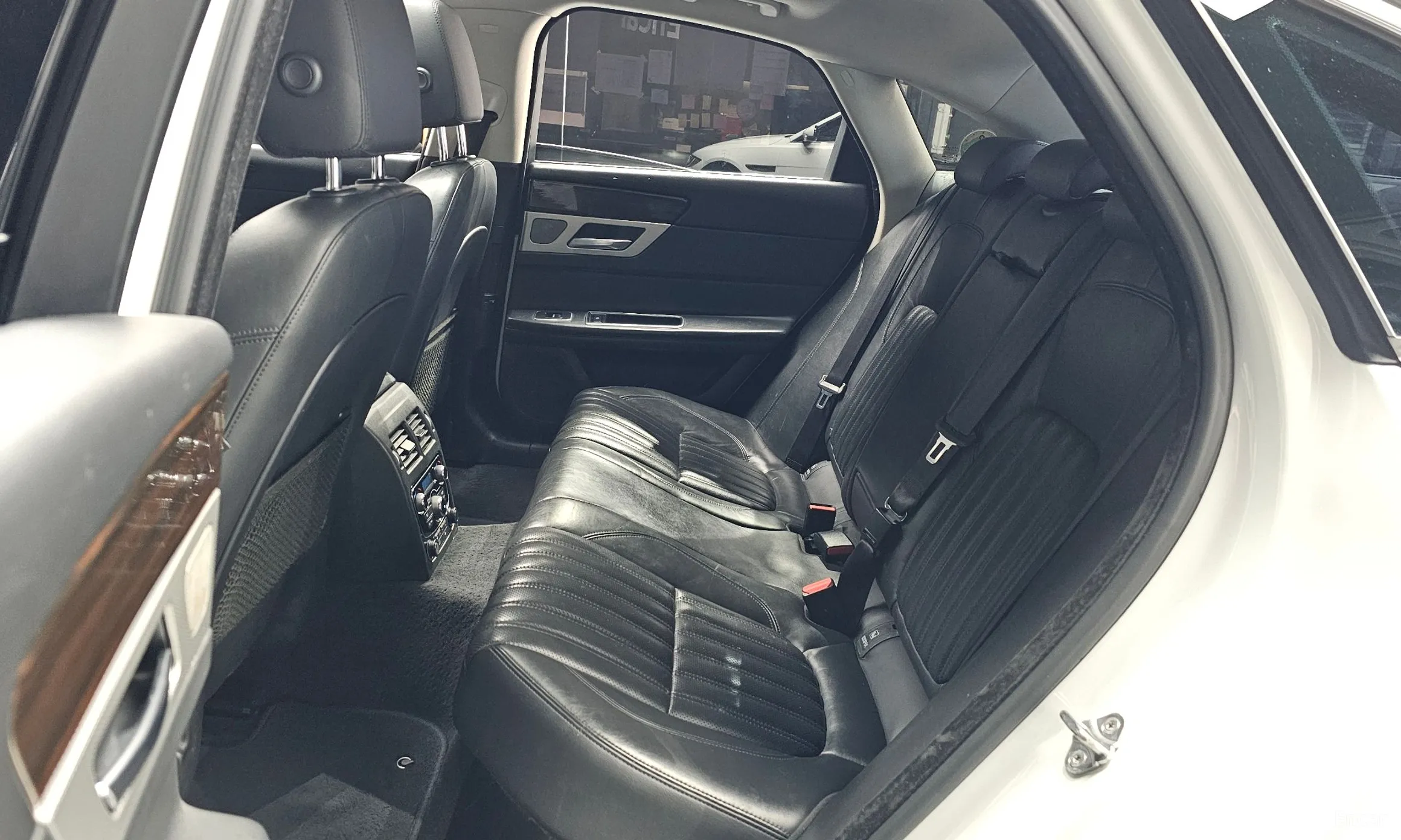 Jaguar XF (x260) превью 12