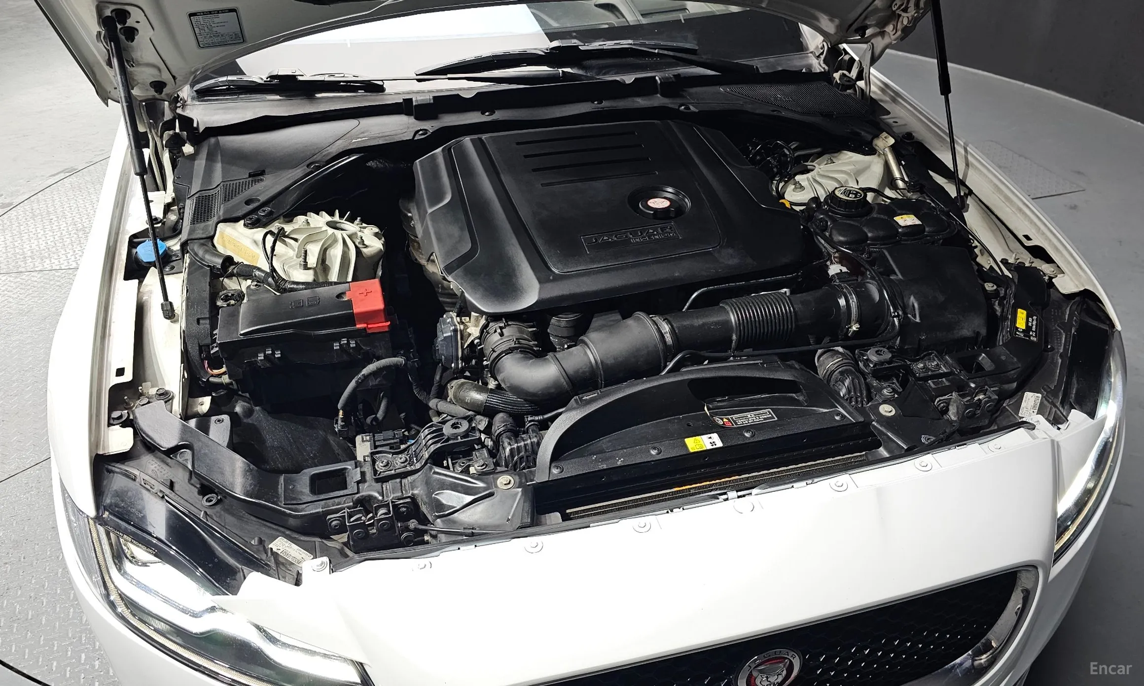 Jaguar XF (x260) превью 6