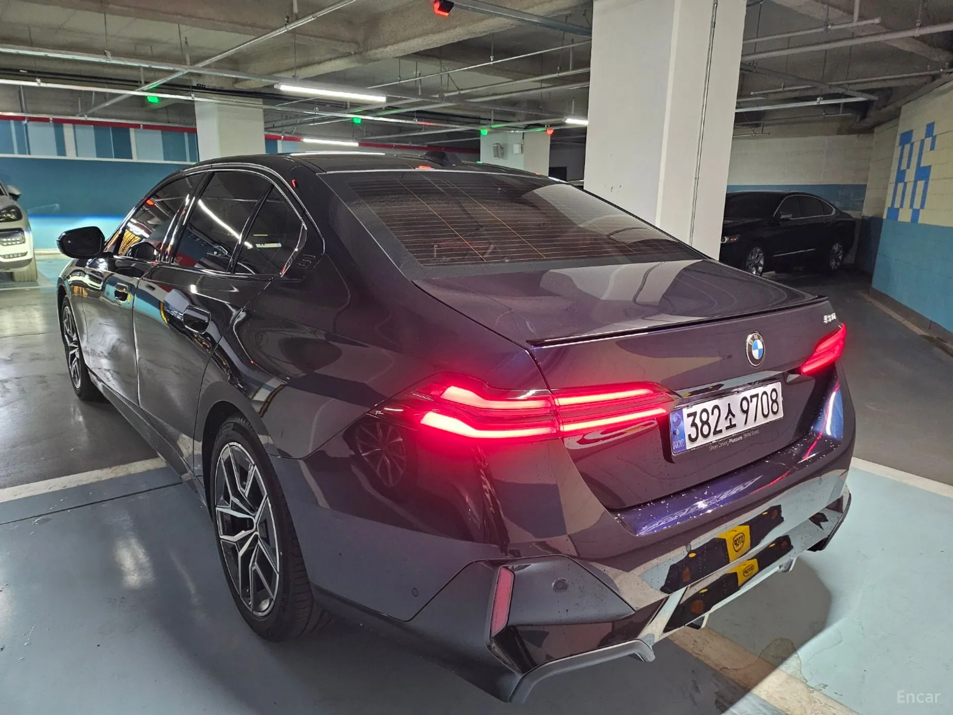BMW 5 Series (G60) превью 3