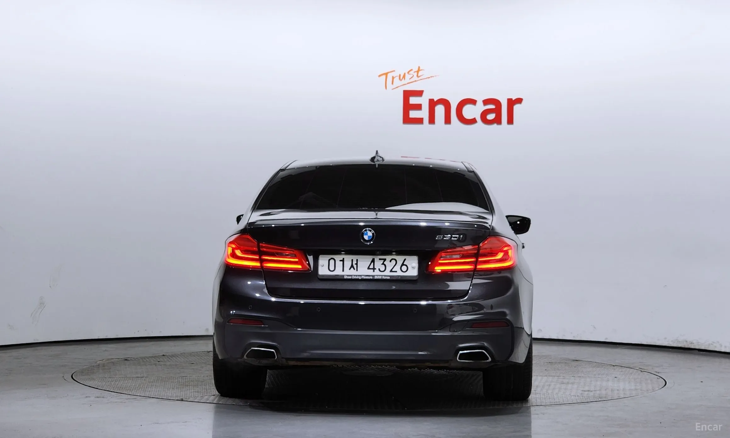 BMW 5 Series (G30) превью 3