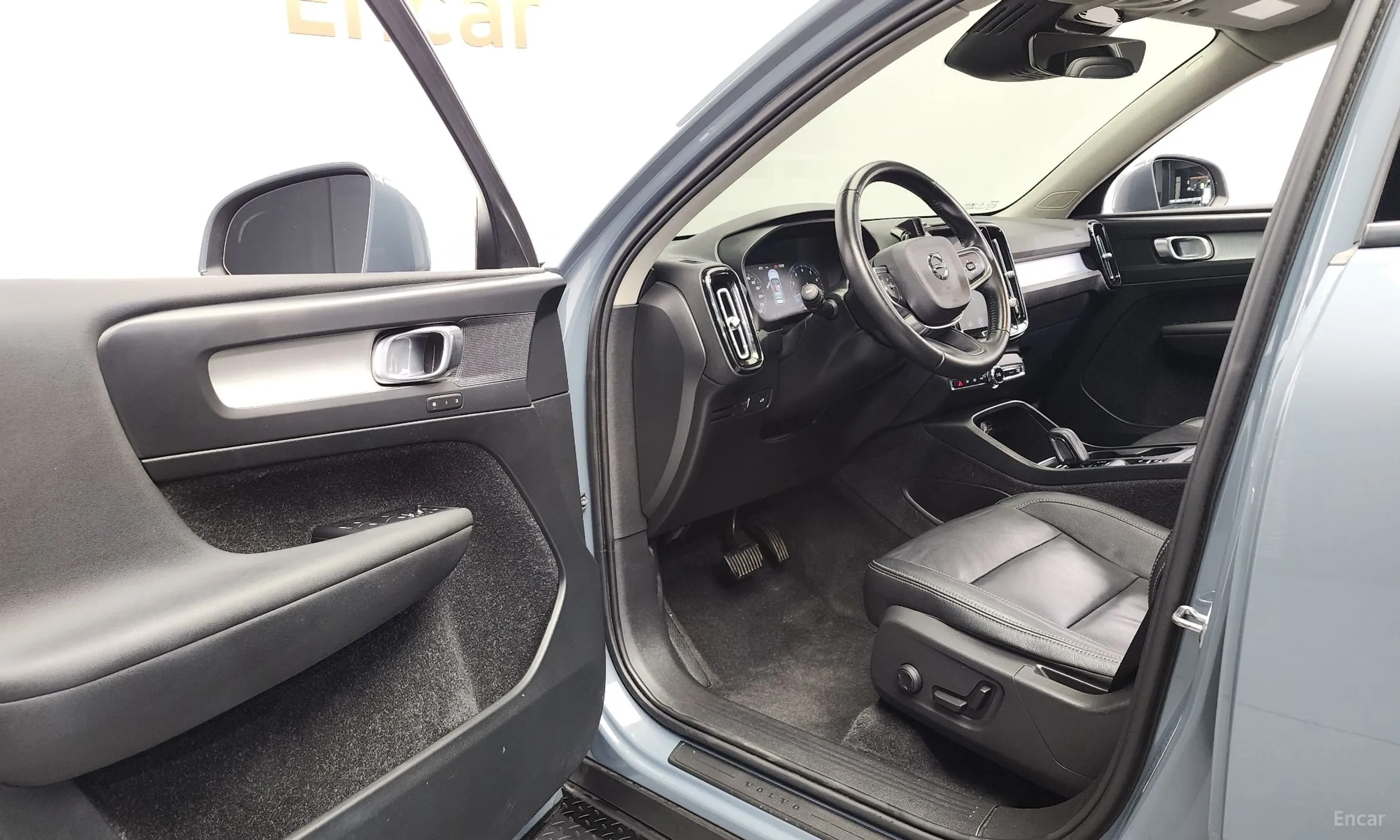 Volvo XC40 превью 10