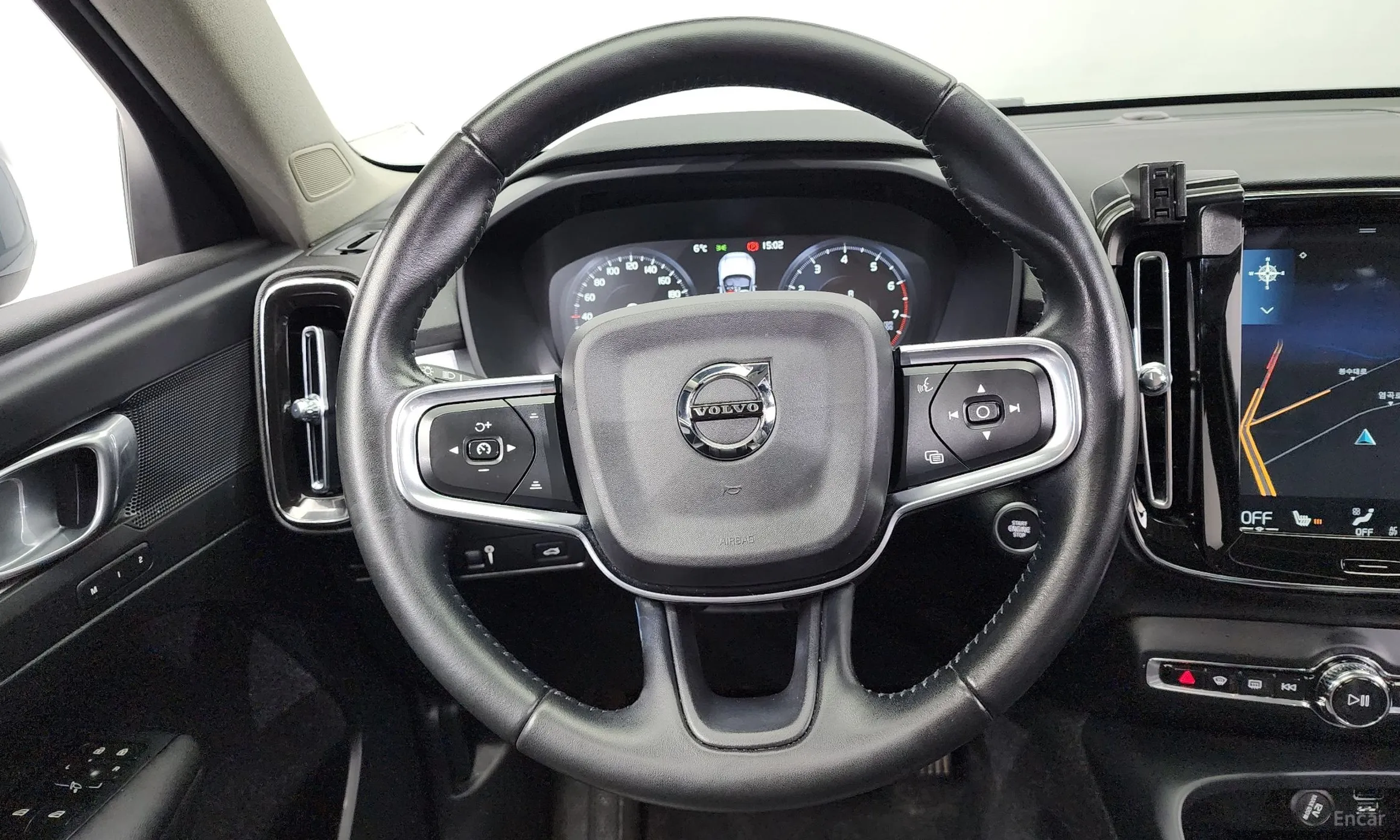 Volvo XC40 превью 13