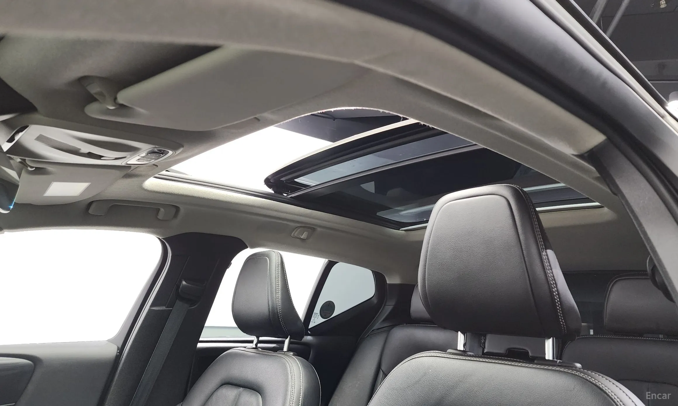 Volvo XC40 превью 17