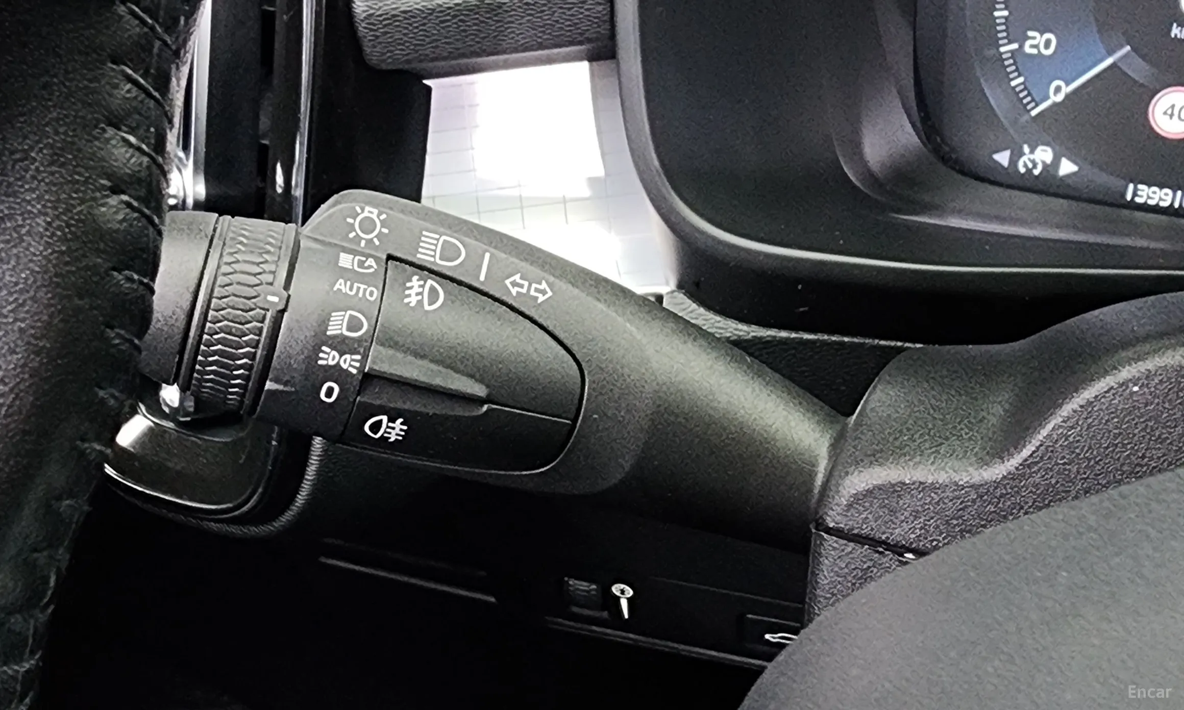 Volvo XC40 превью 19