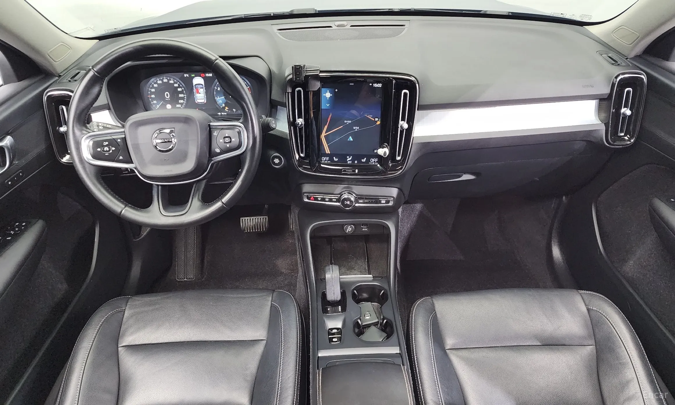 Volvo XC40 превью 7